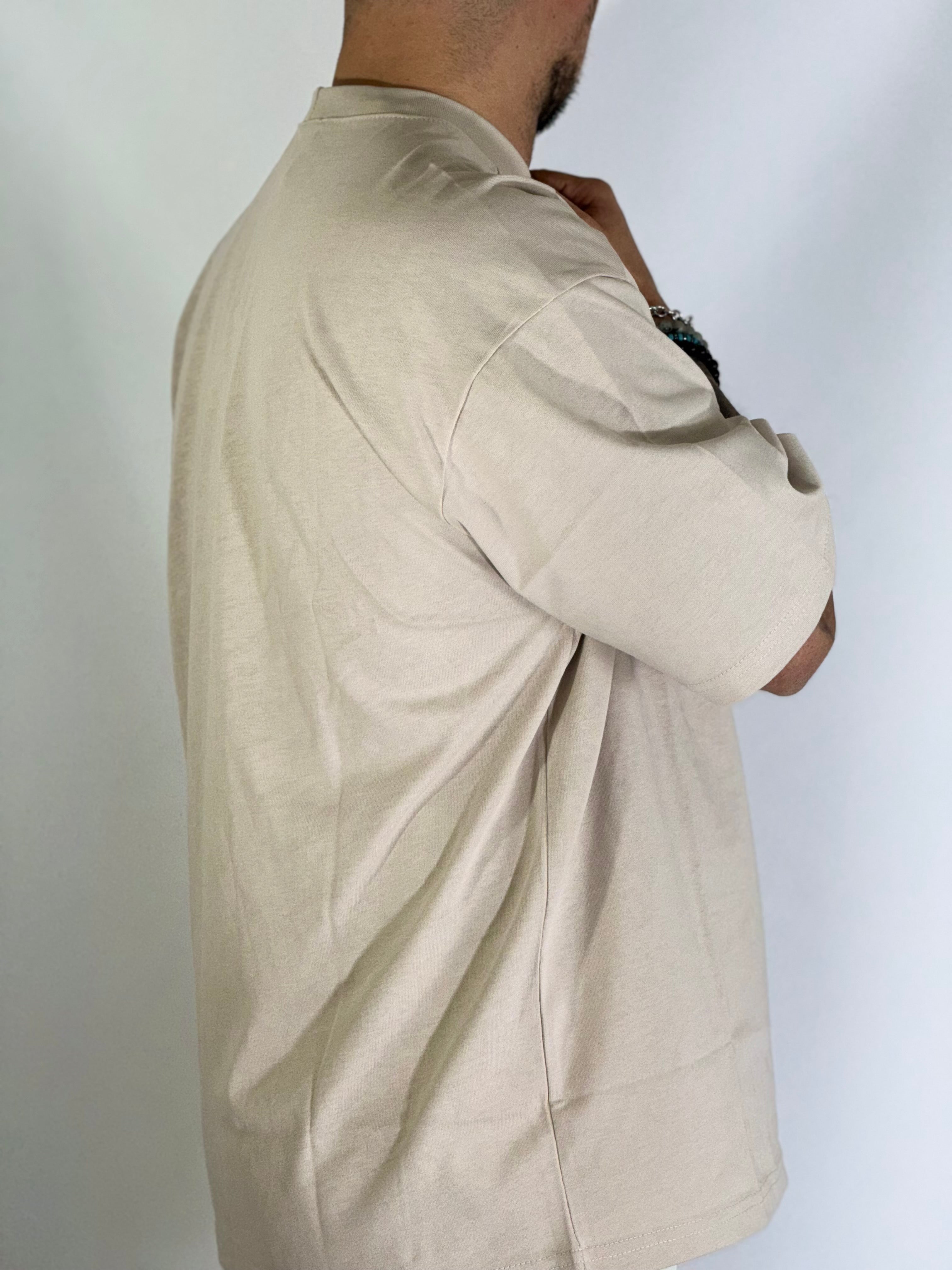 T-Shirt over beige scesa UM724