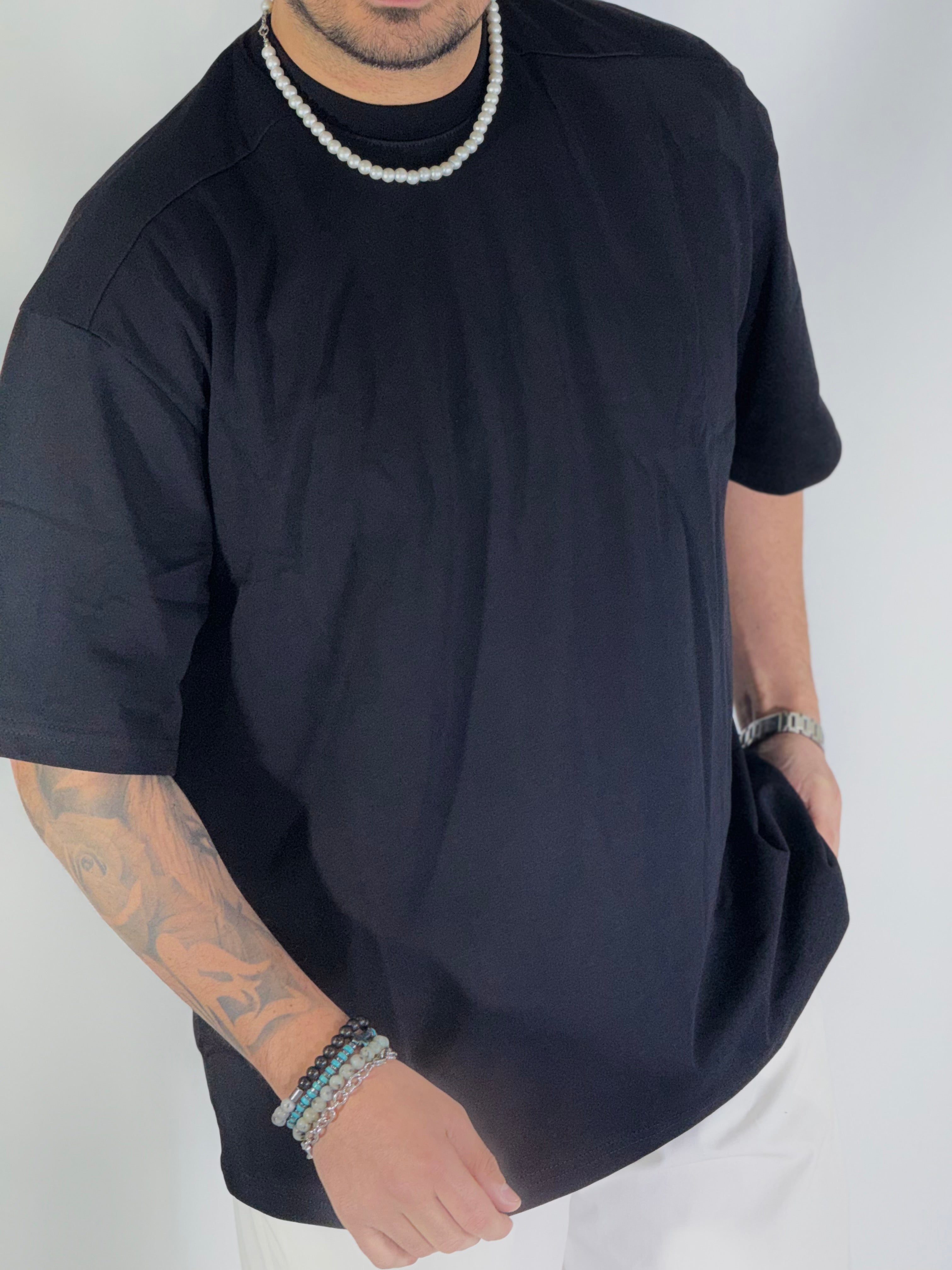 T-Shirt over nera scesa UM724