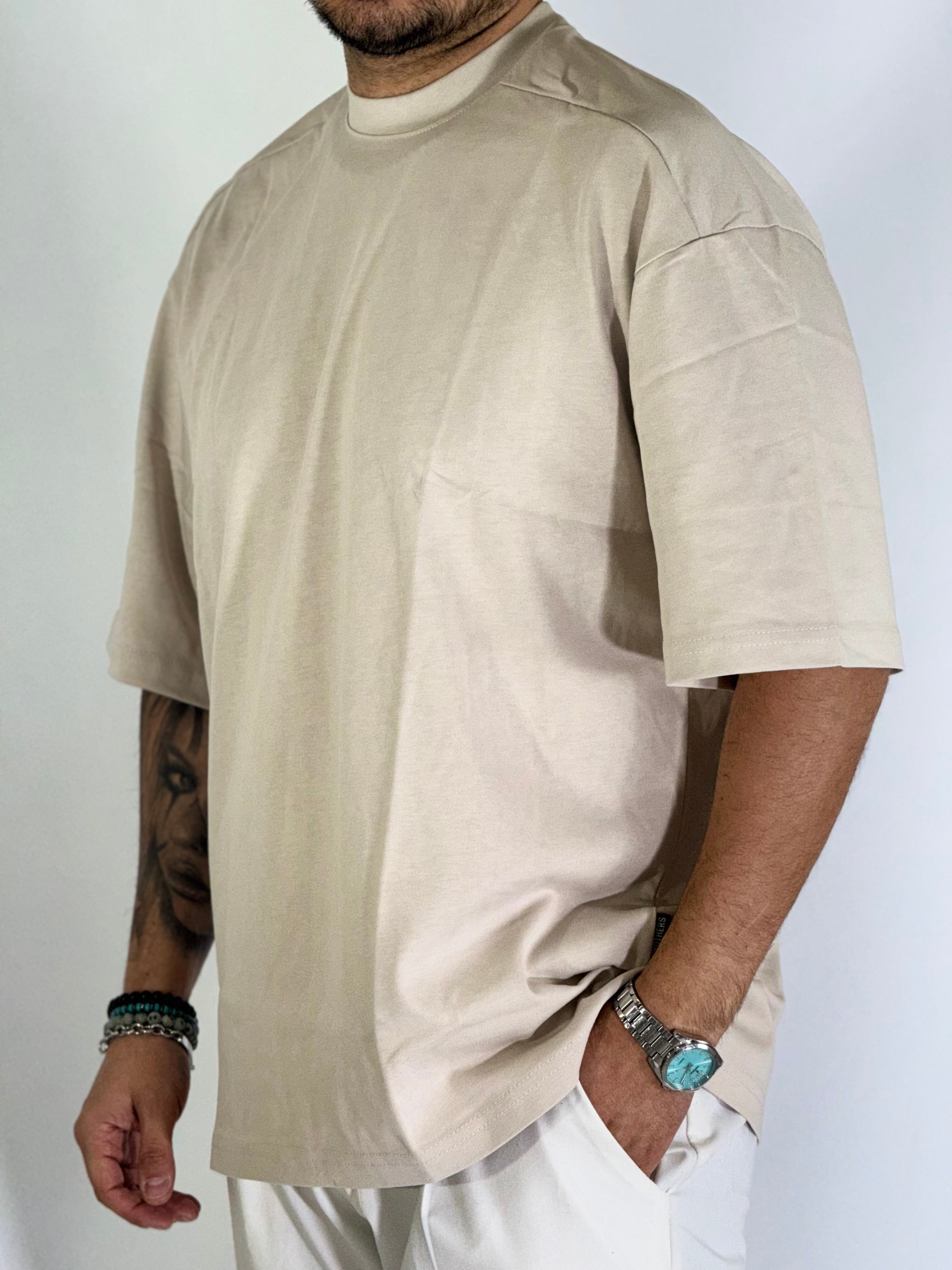 T-Shirt over beige scesa UM724