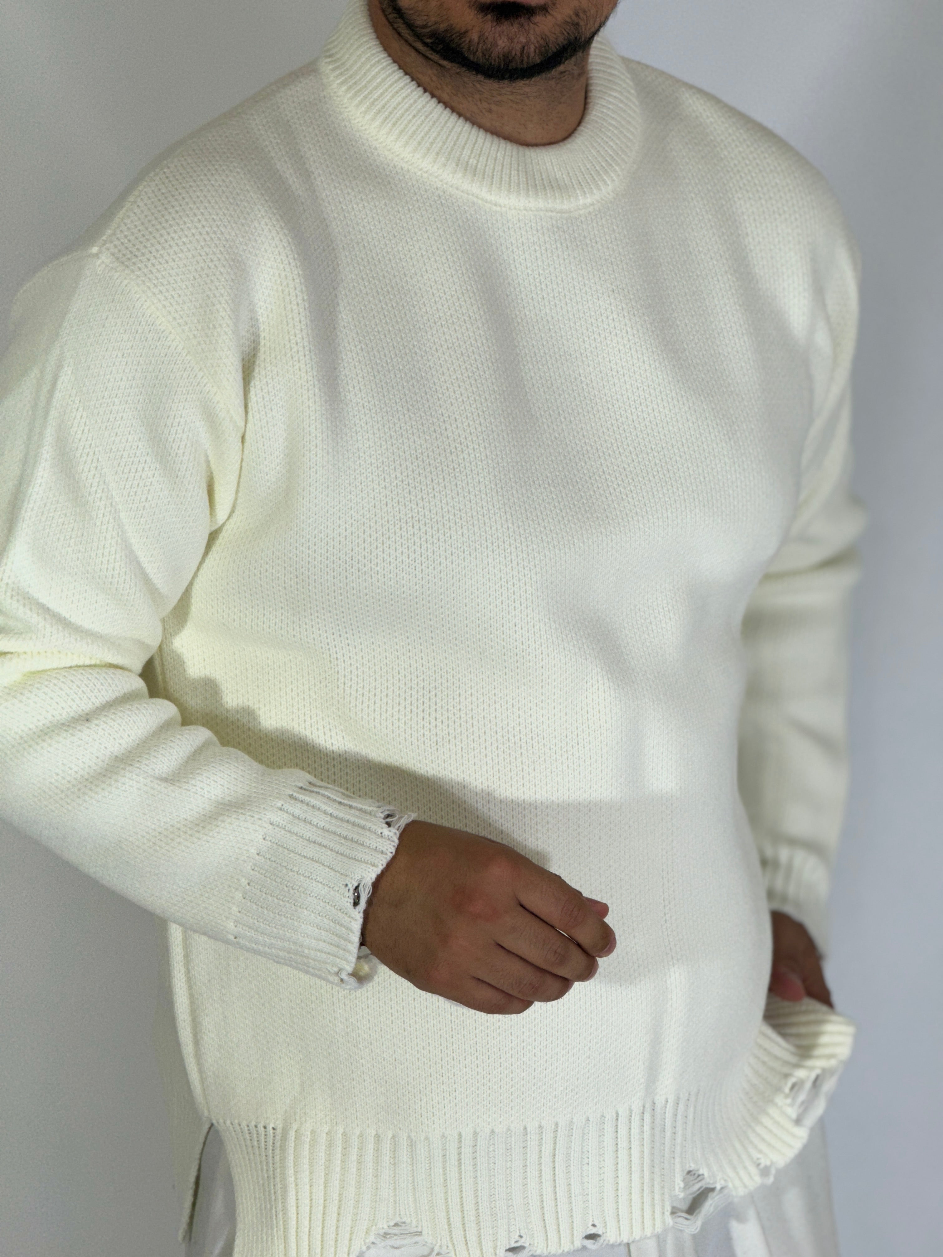 Maglione girocollo con spacco panna AD25035