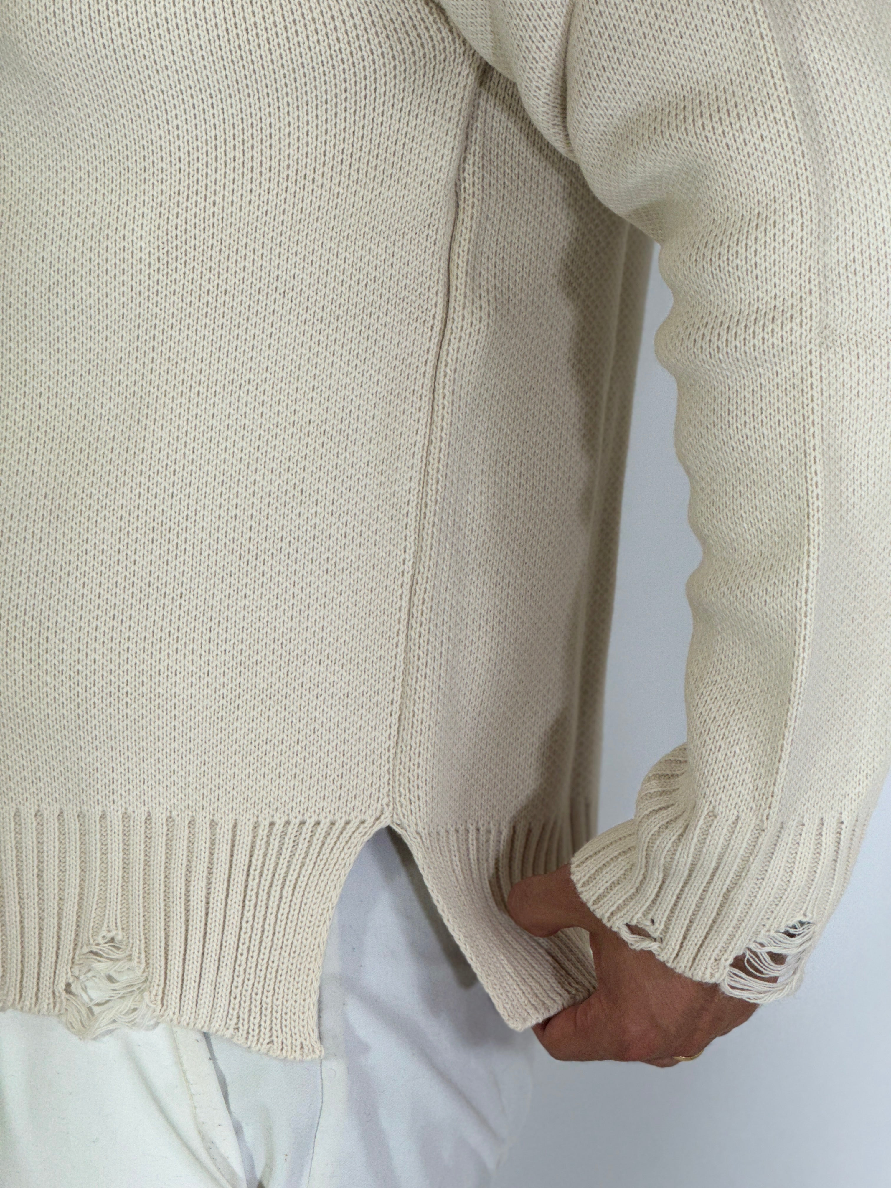 Maglione girocollo con spacco beige AD25035