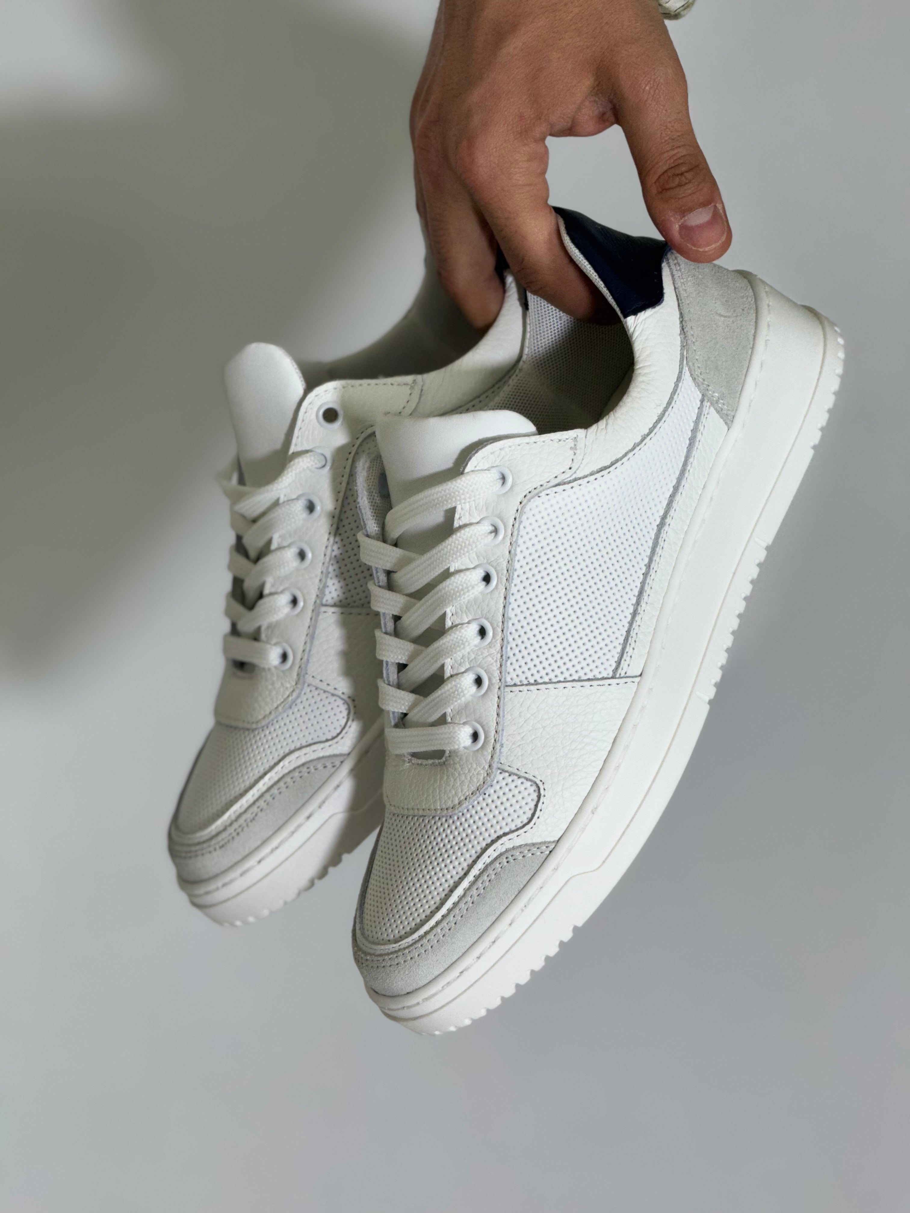 Scarpa forata riporto blu DB81F