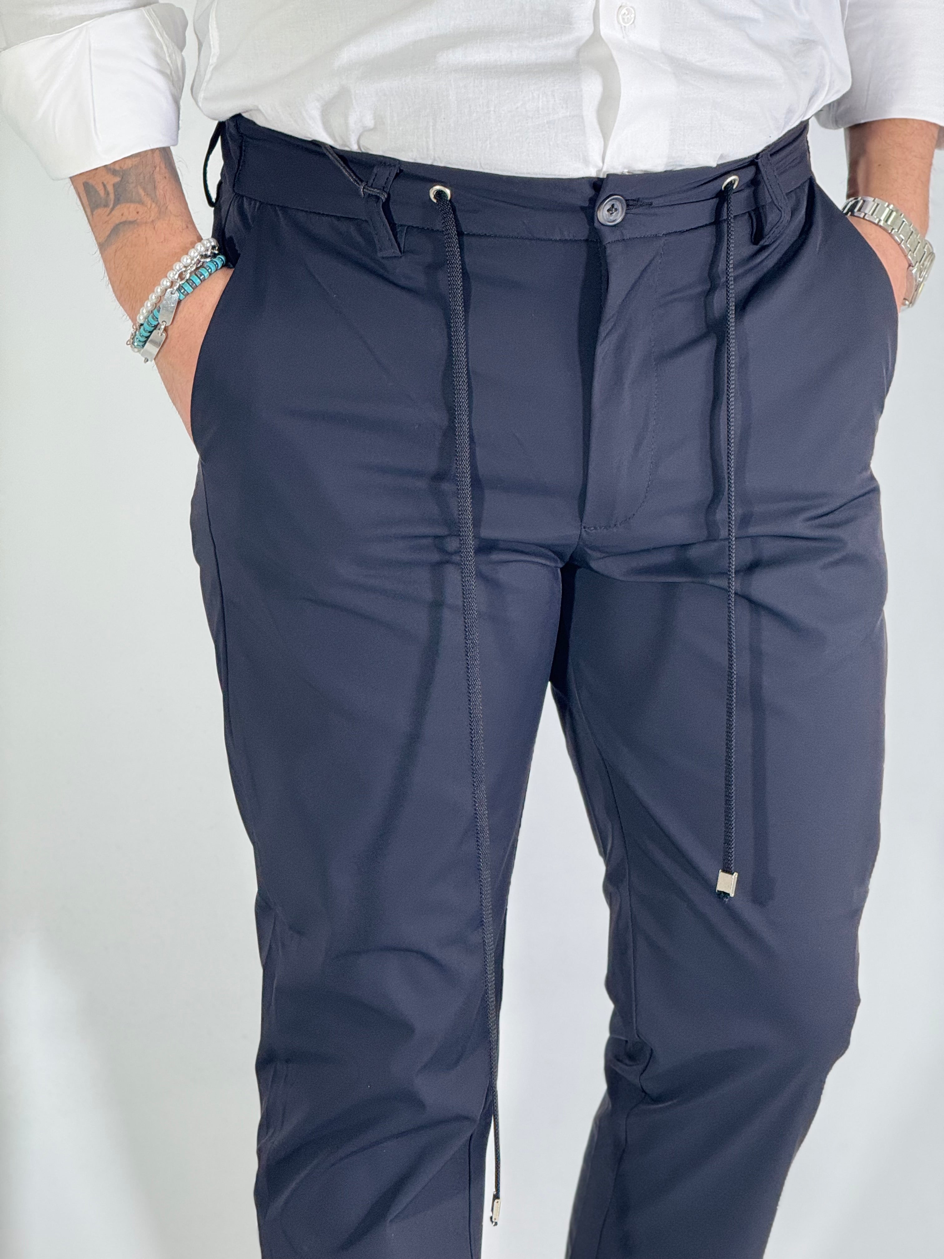 Pantalone slim tecnico con coulisse PIGMENTO nero PG11