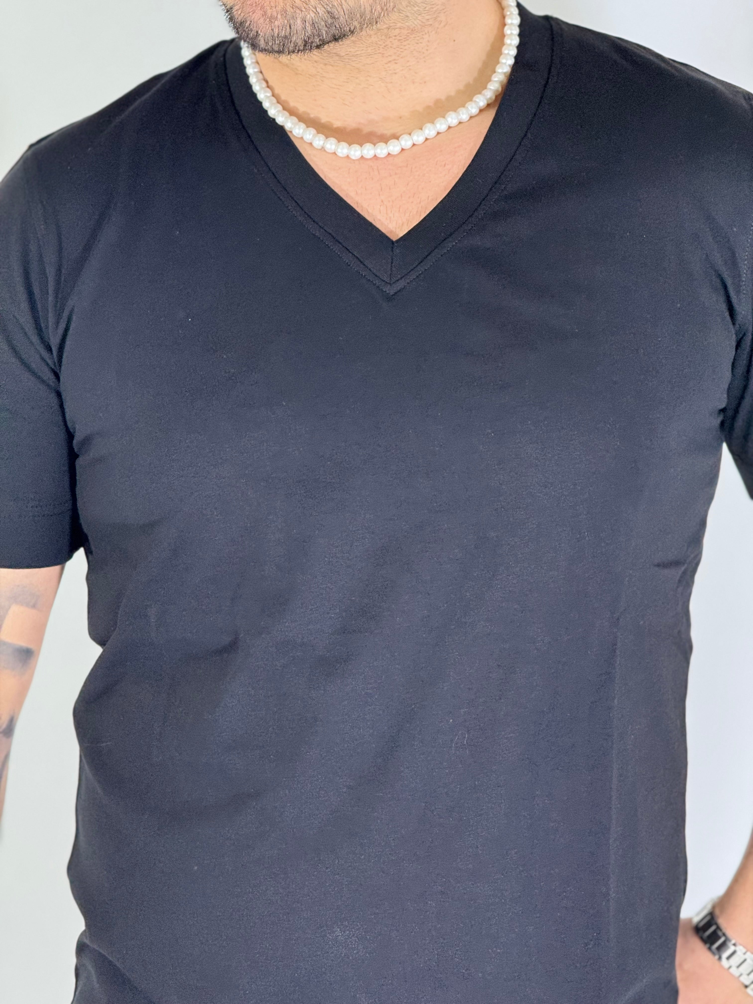 T-Shirt PIGMENTO collo a V nera PGT12