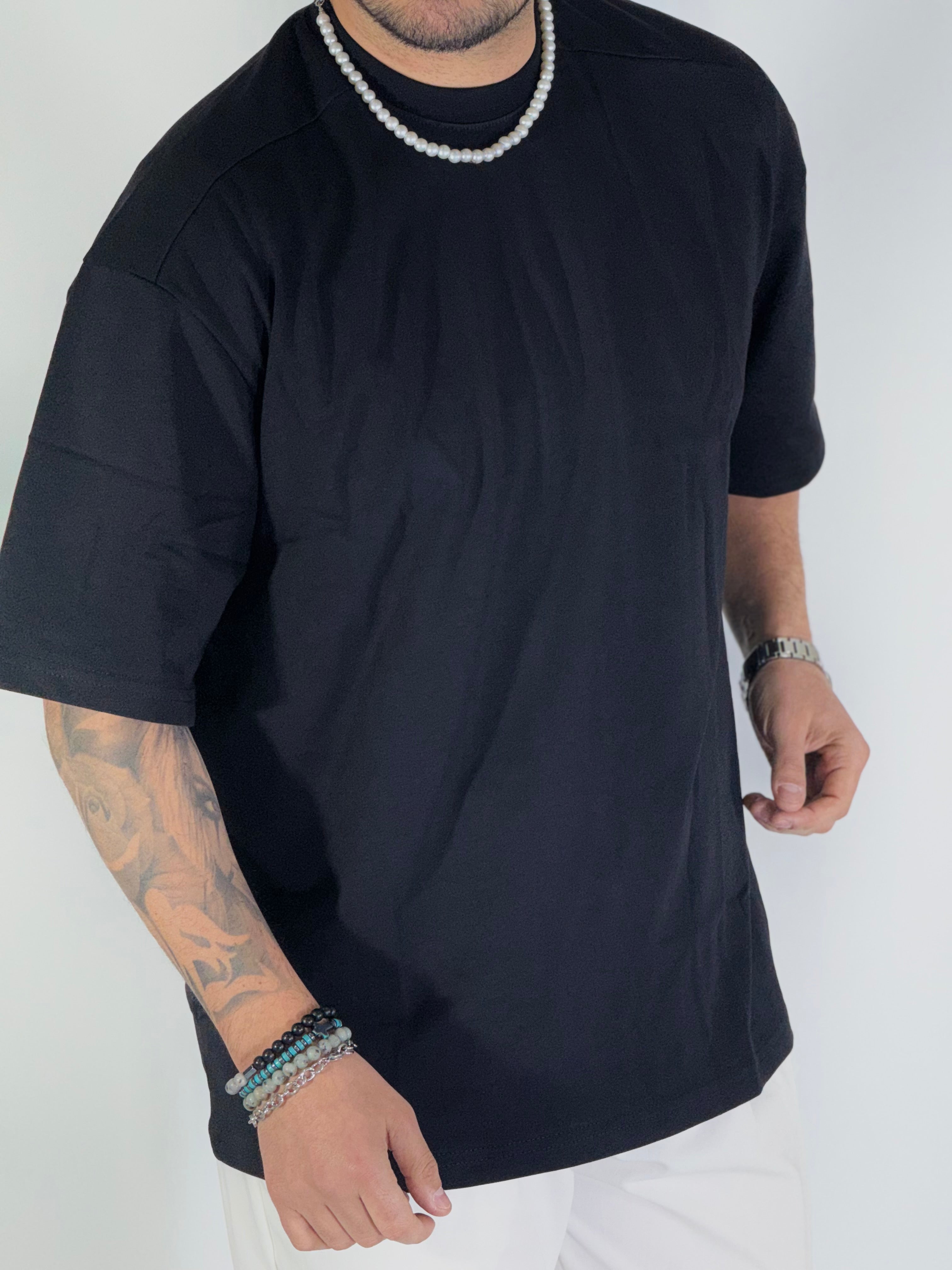 T-Shirt over nera scesa UM724