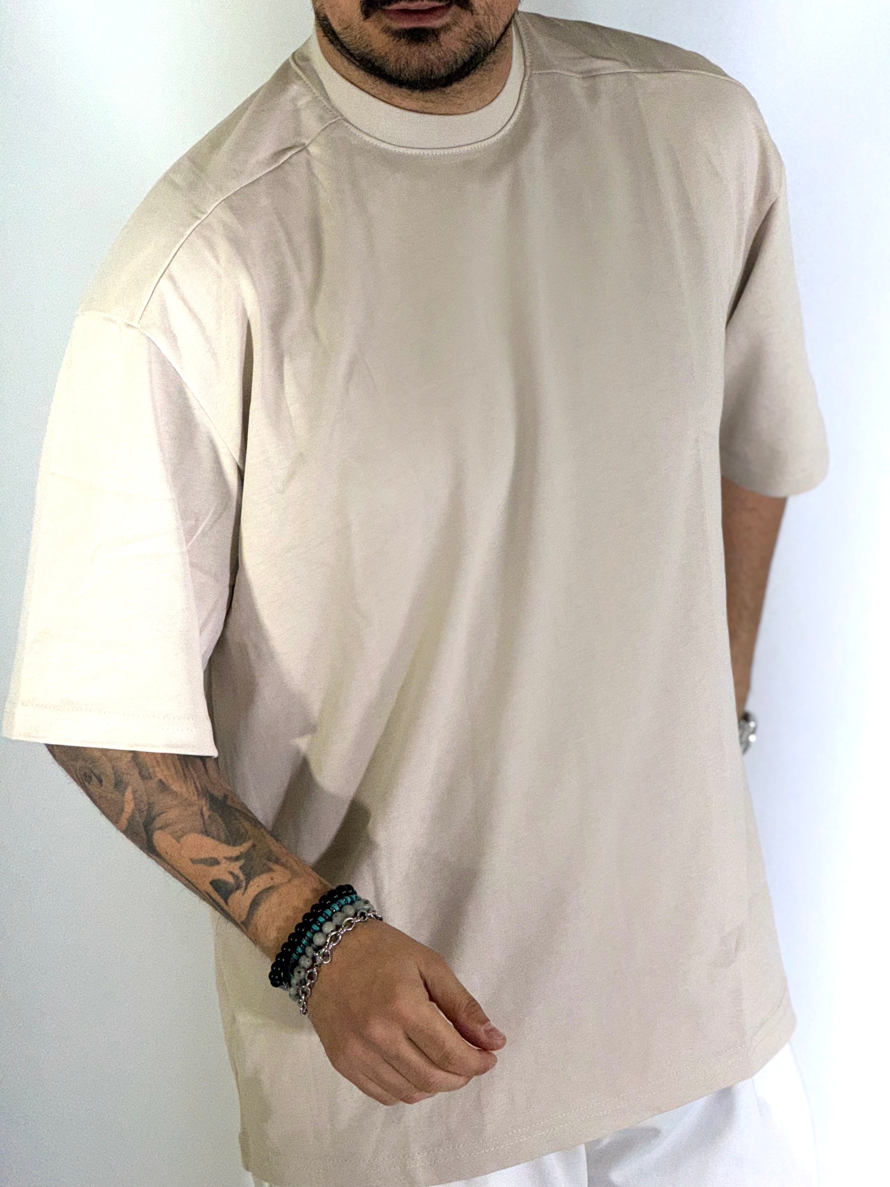 T-Shirt over beige scesa UM724