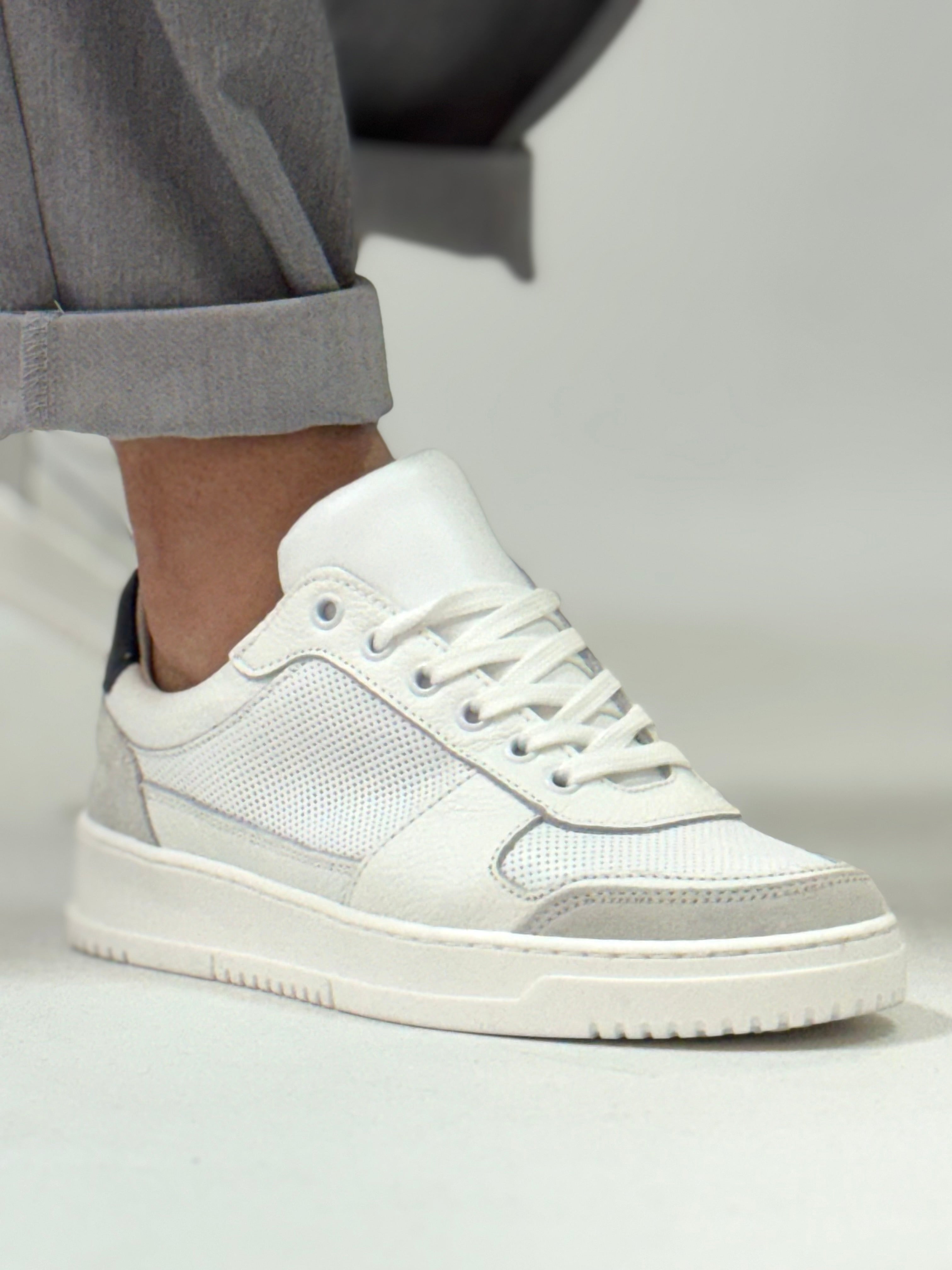 Scarpa forata riporto blu DB81F