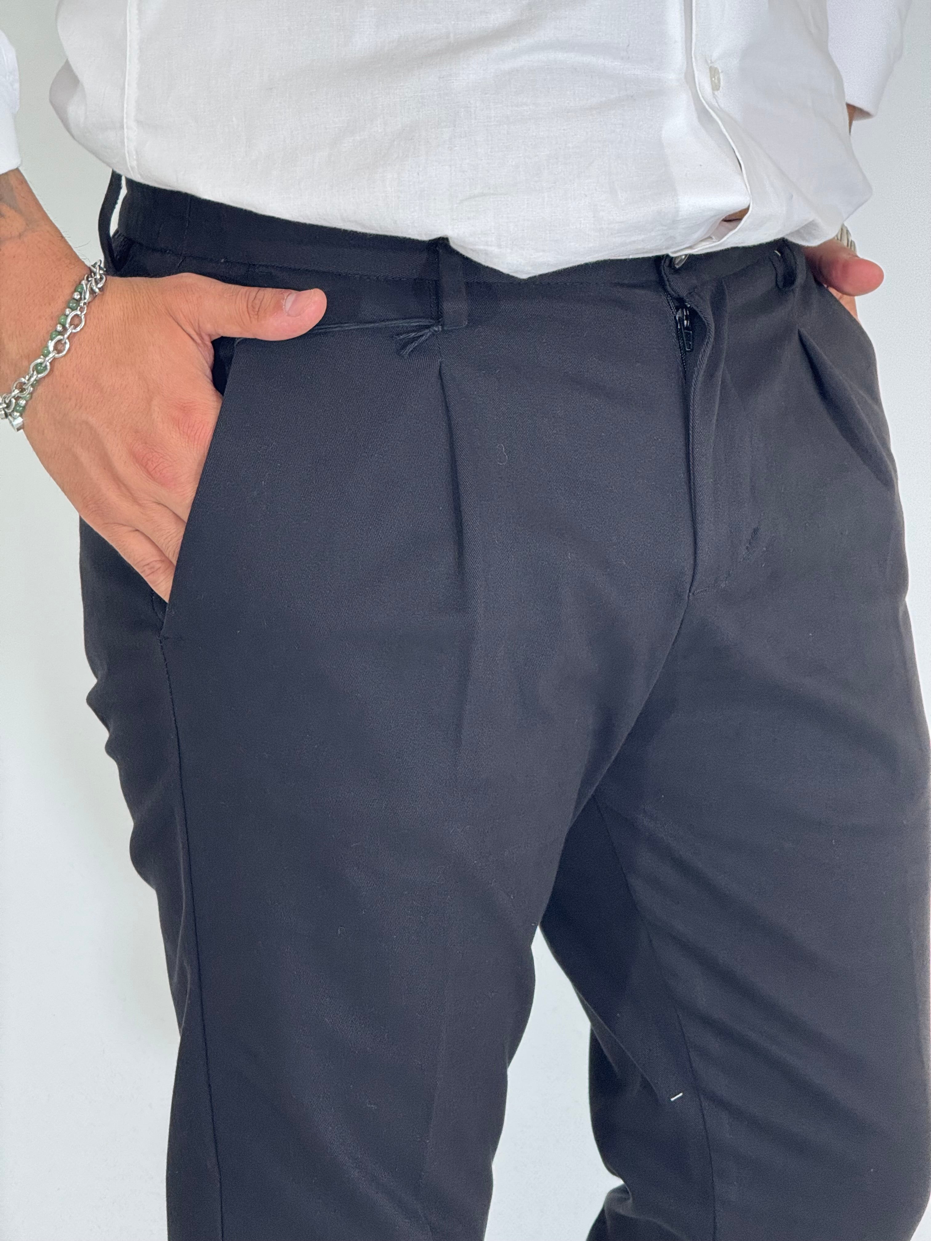 Pantalone slim tapared nero P26