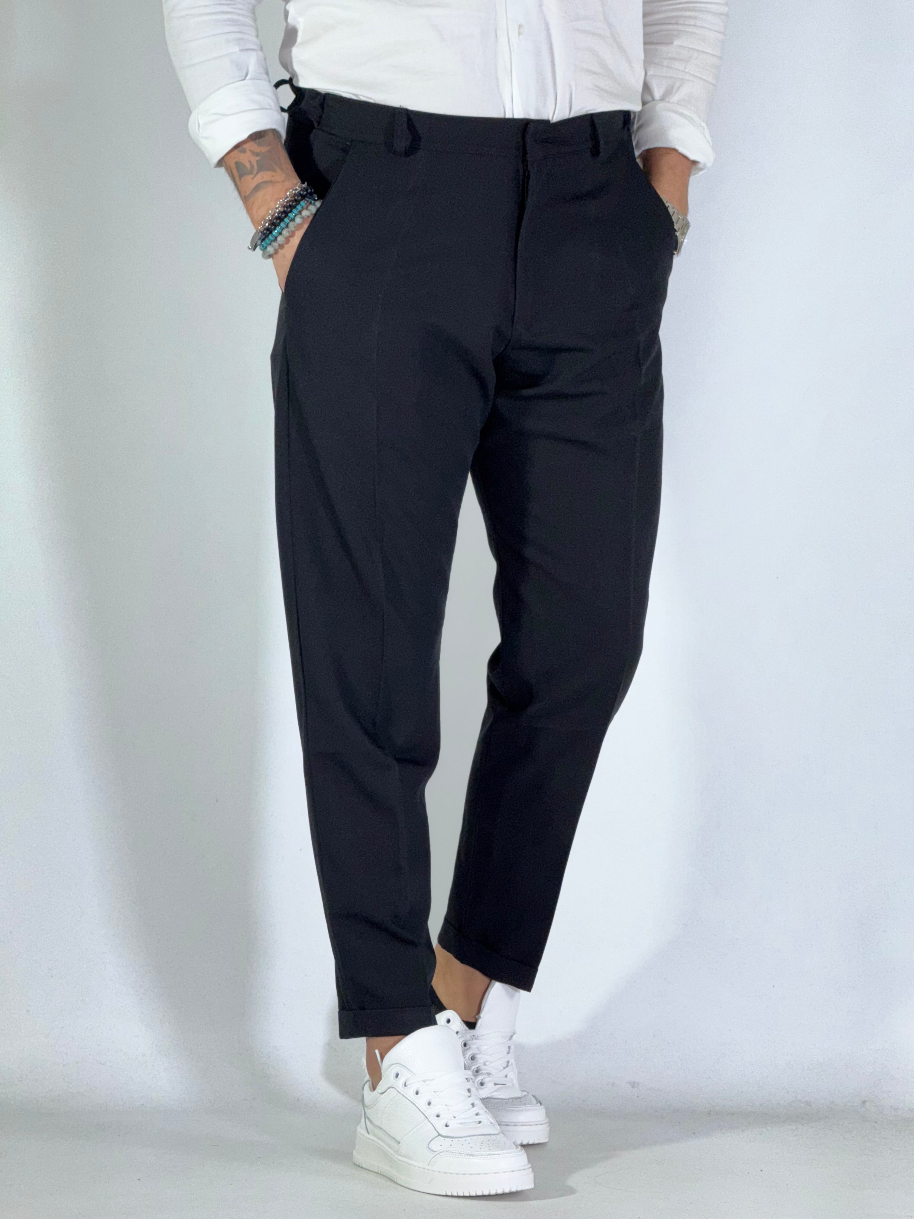 Pantalone nero UM848 bottone a scomparsa