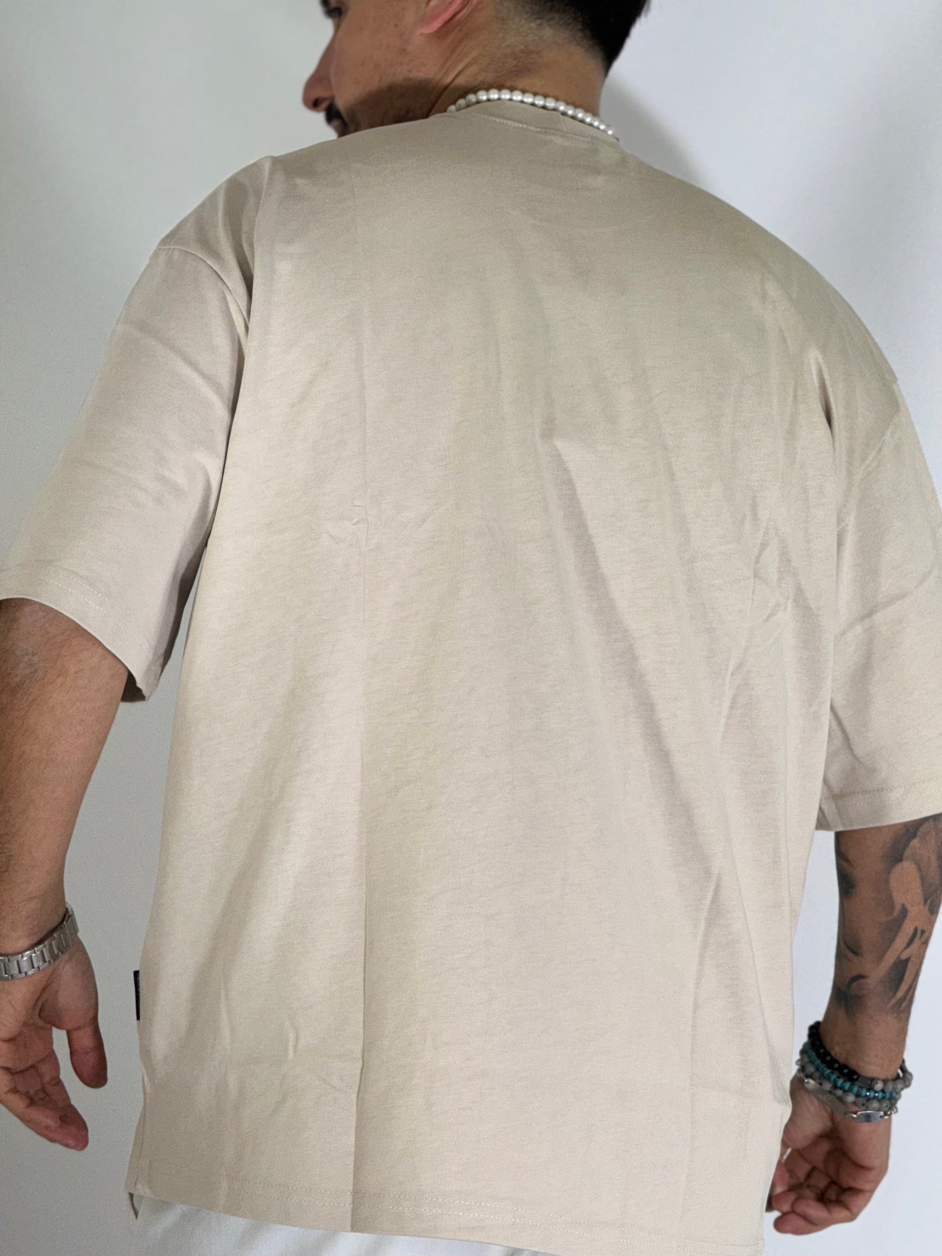 T-Shirt over beige scesa UM724