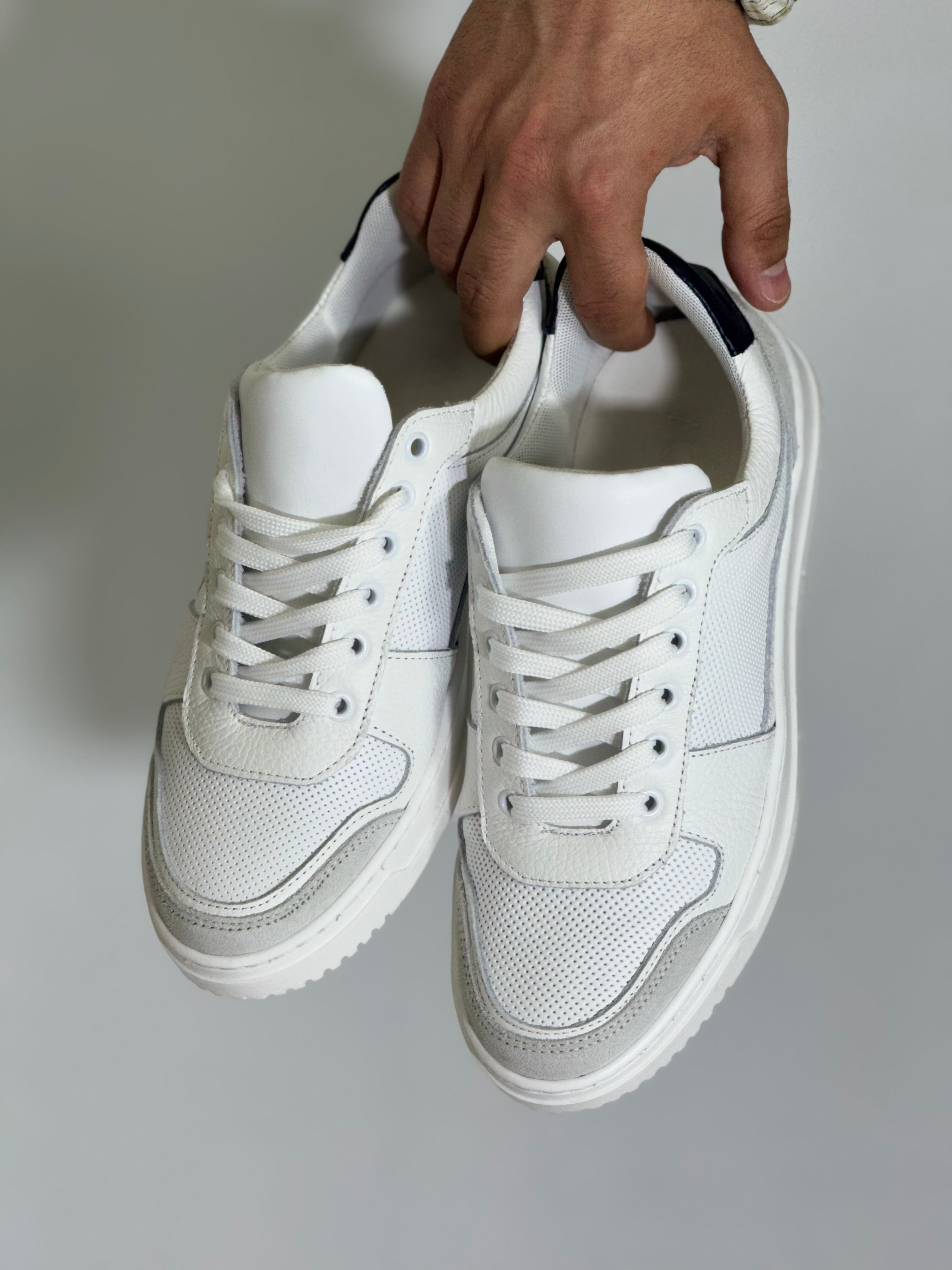 Scarpa forata riporto blu DB81F