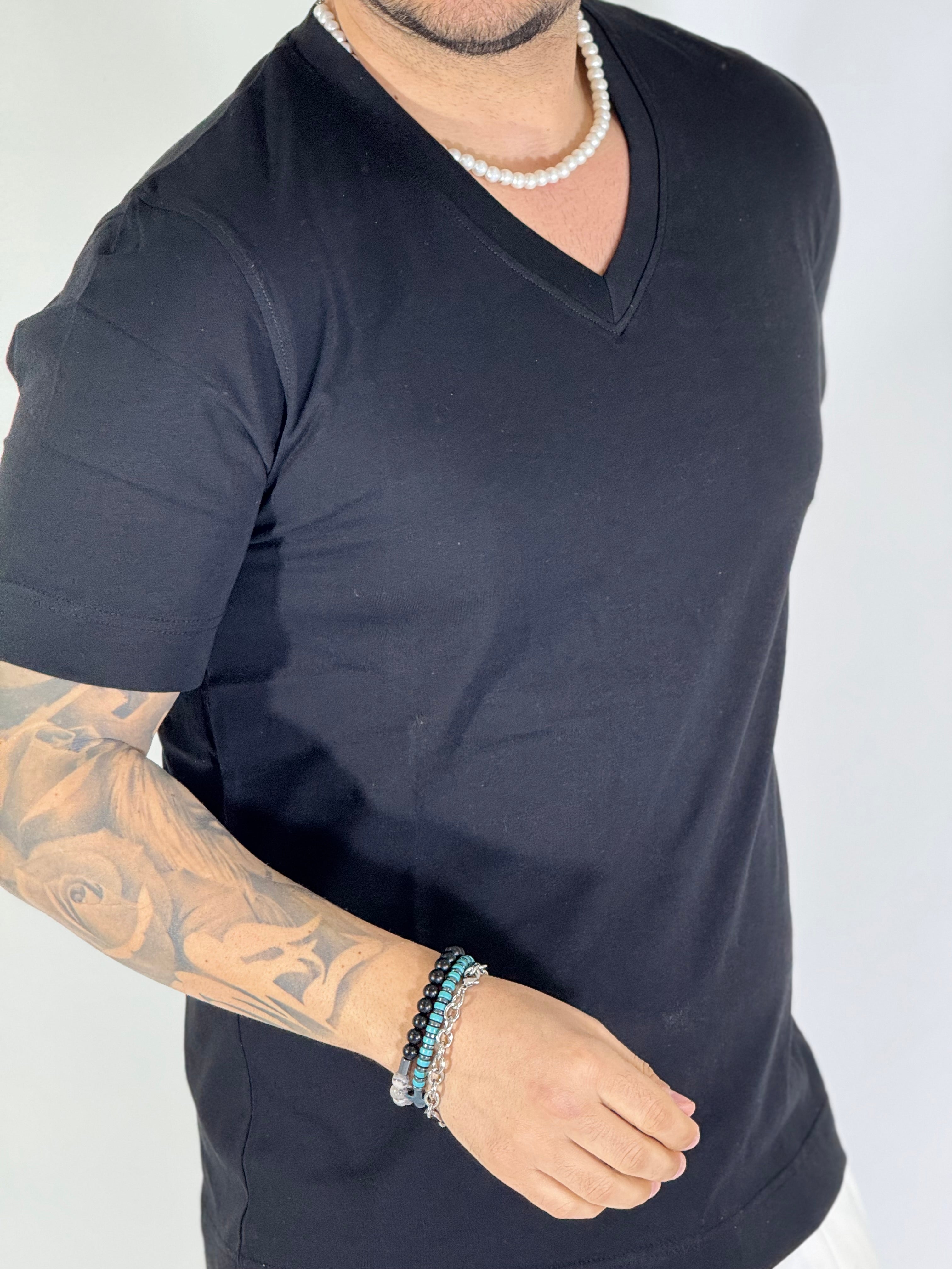 T-Shirt PIGMENTO collo a V nera PGT12