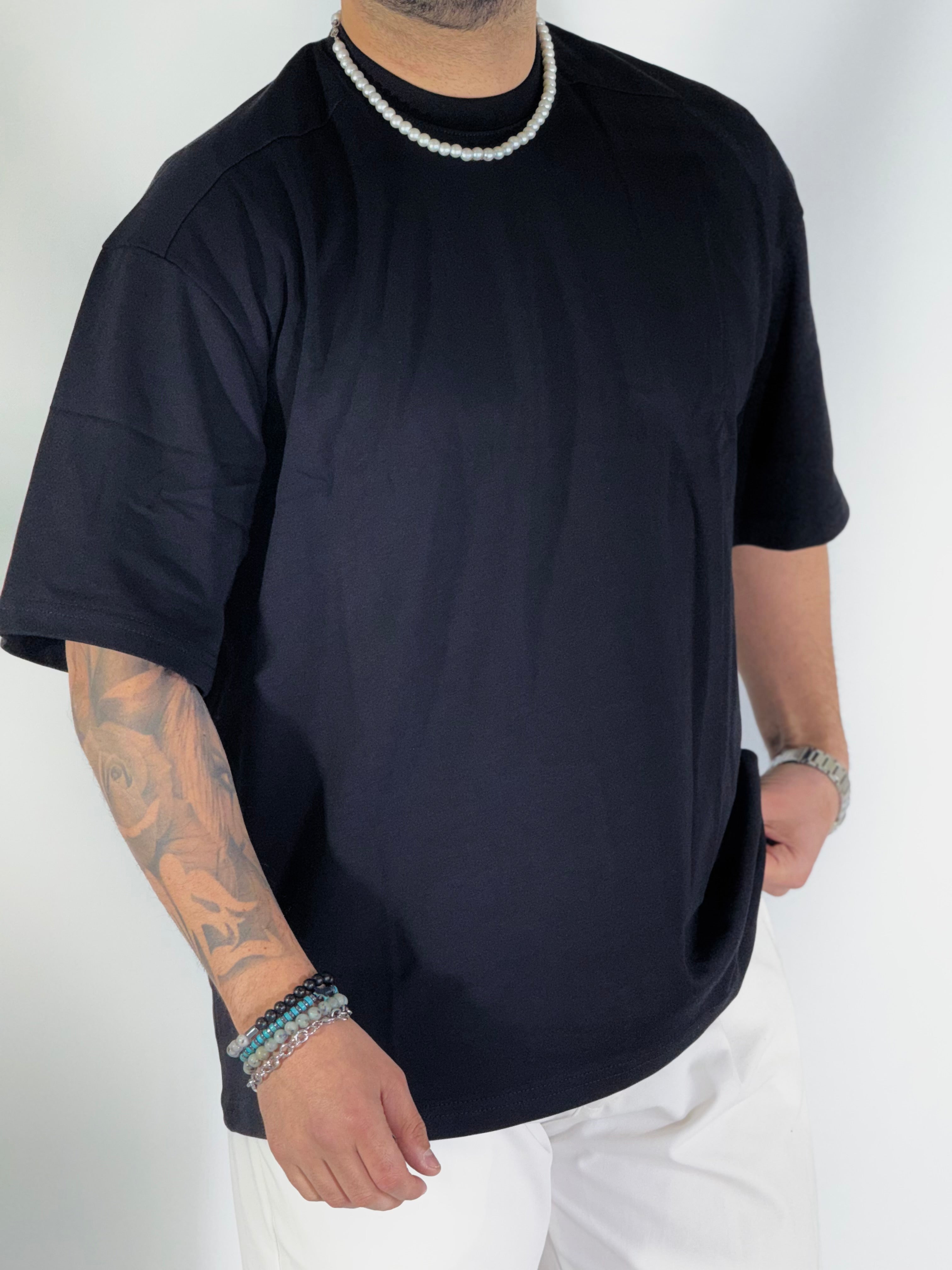 T-Shirt over nera scesa UM724