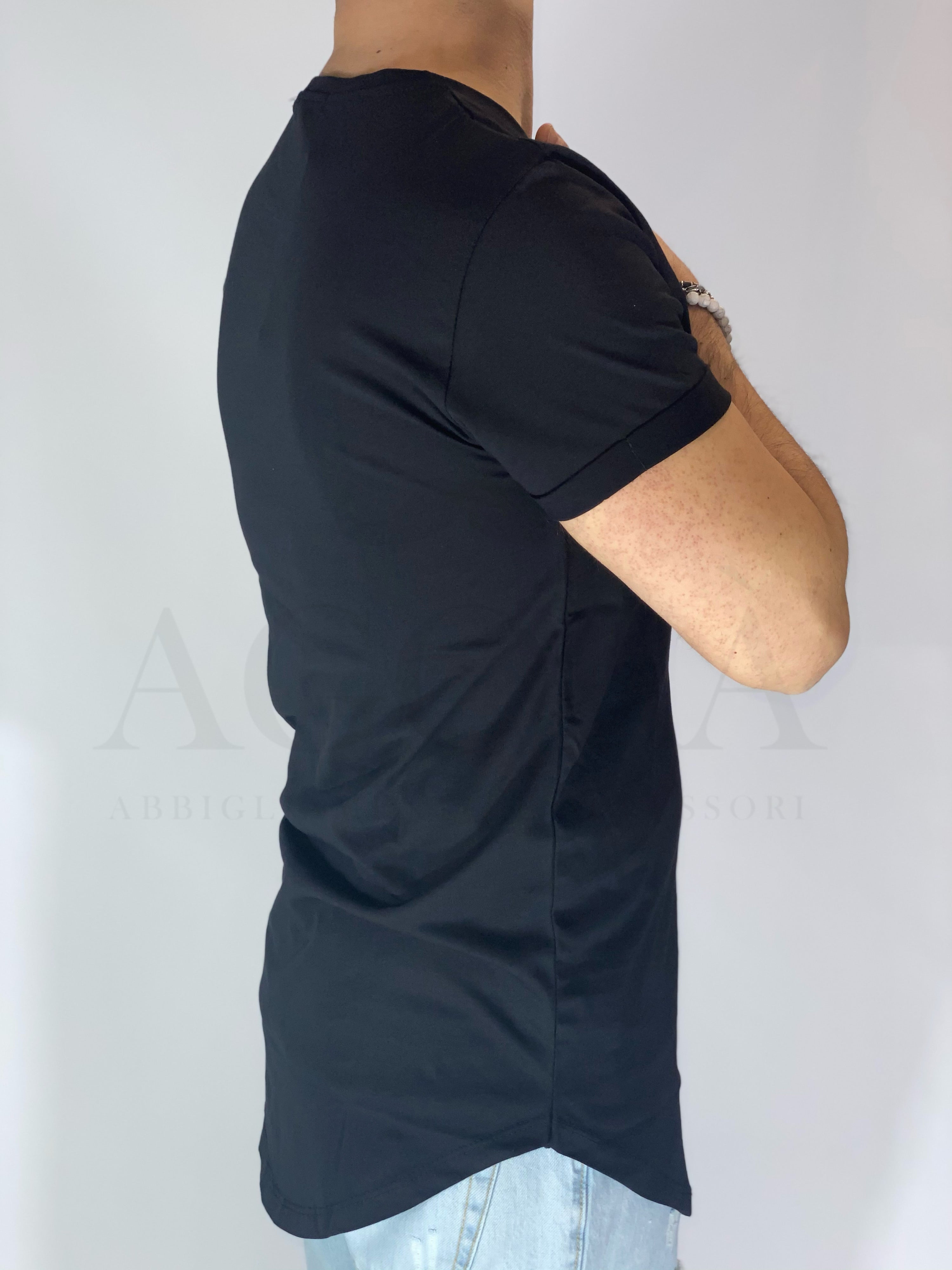 T-Shirt stondata nera AD001