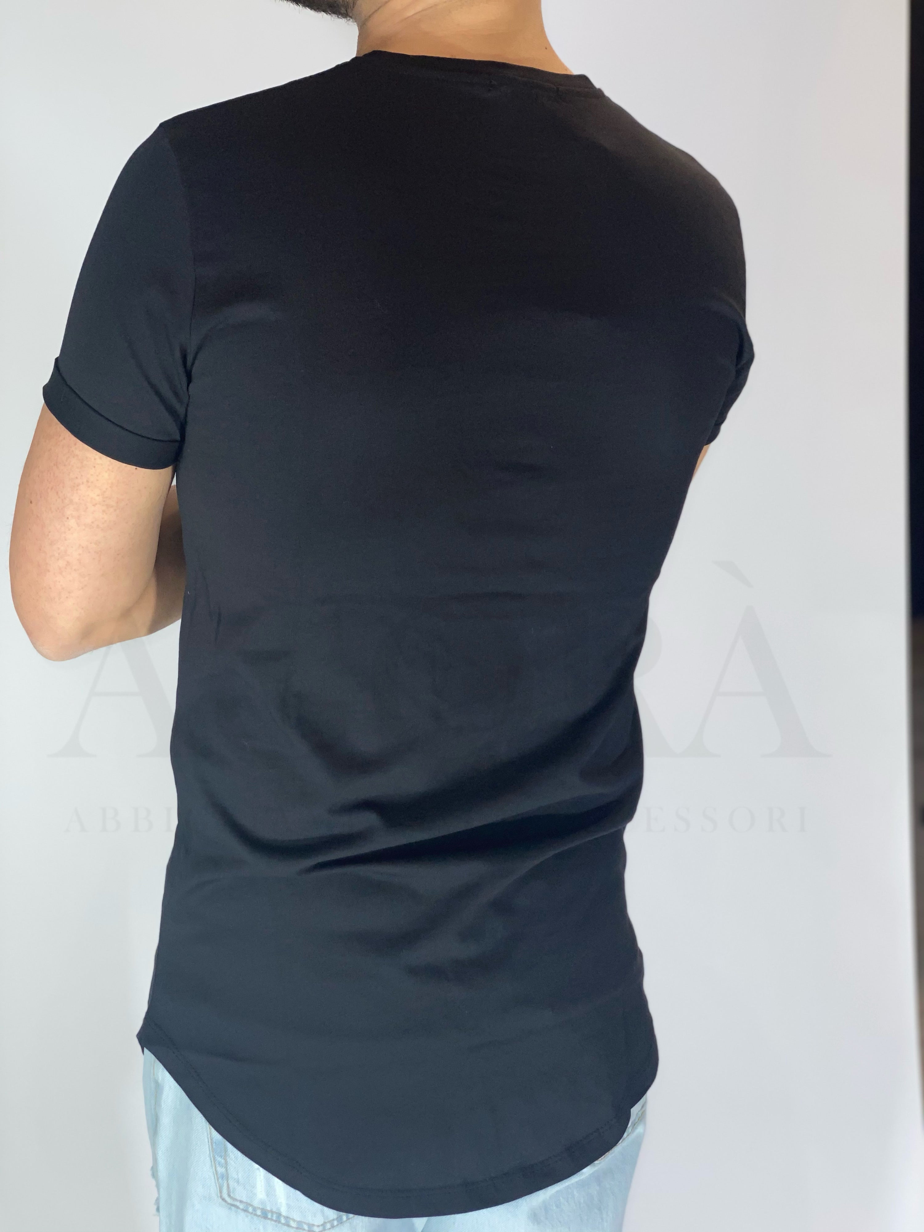 T-Shirt stondata nera AD001