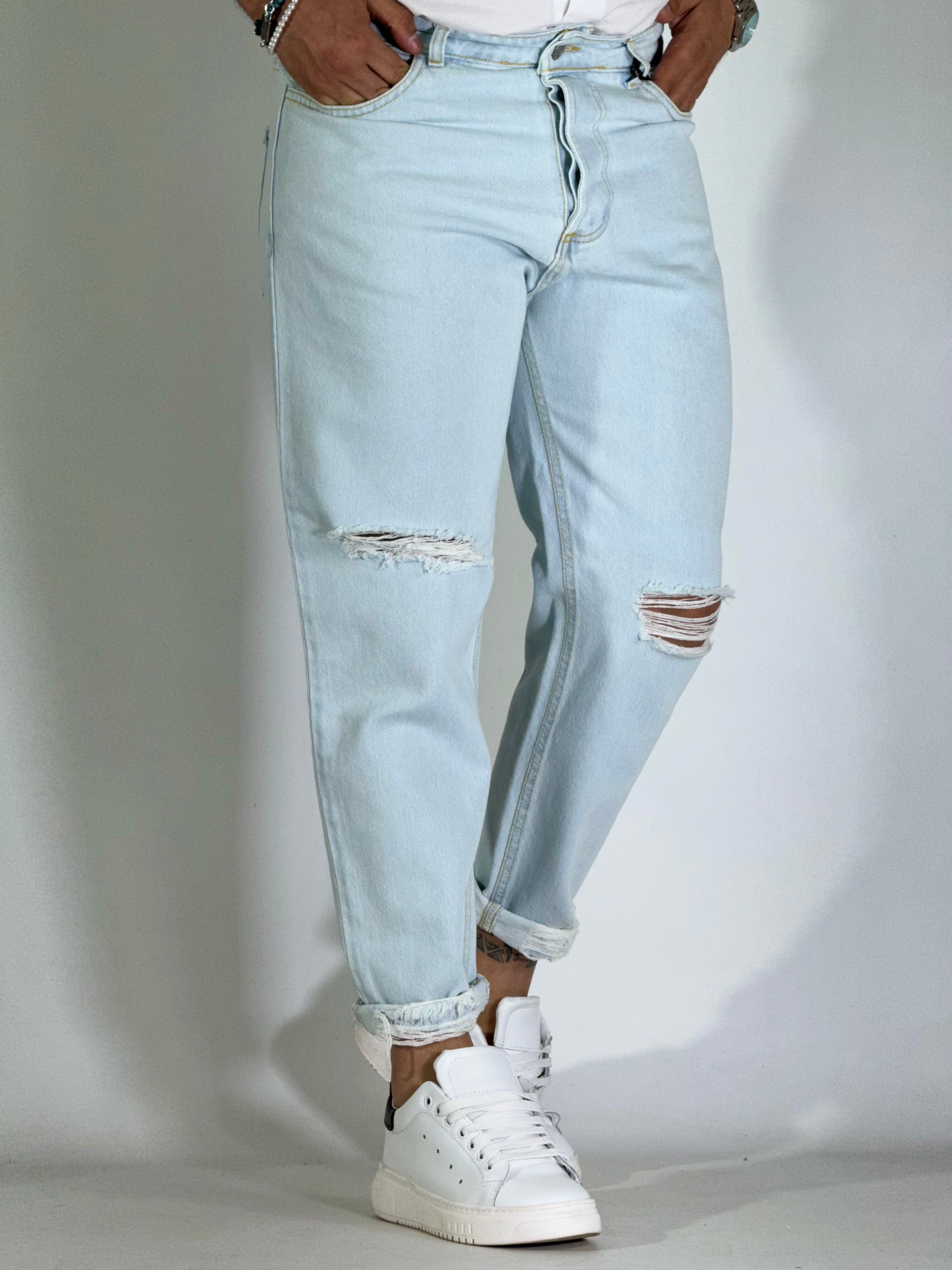 Jeans chiaro con strappi AD2580