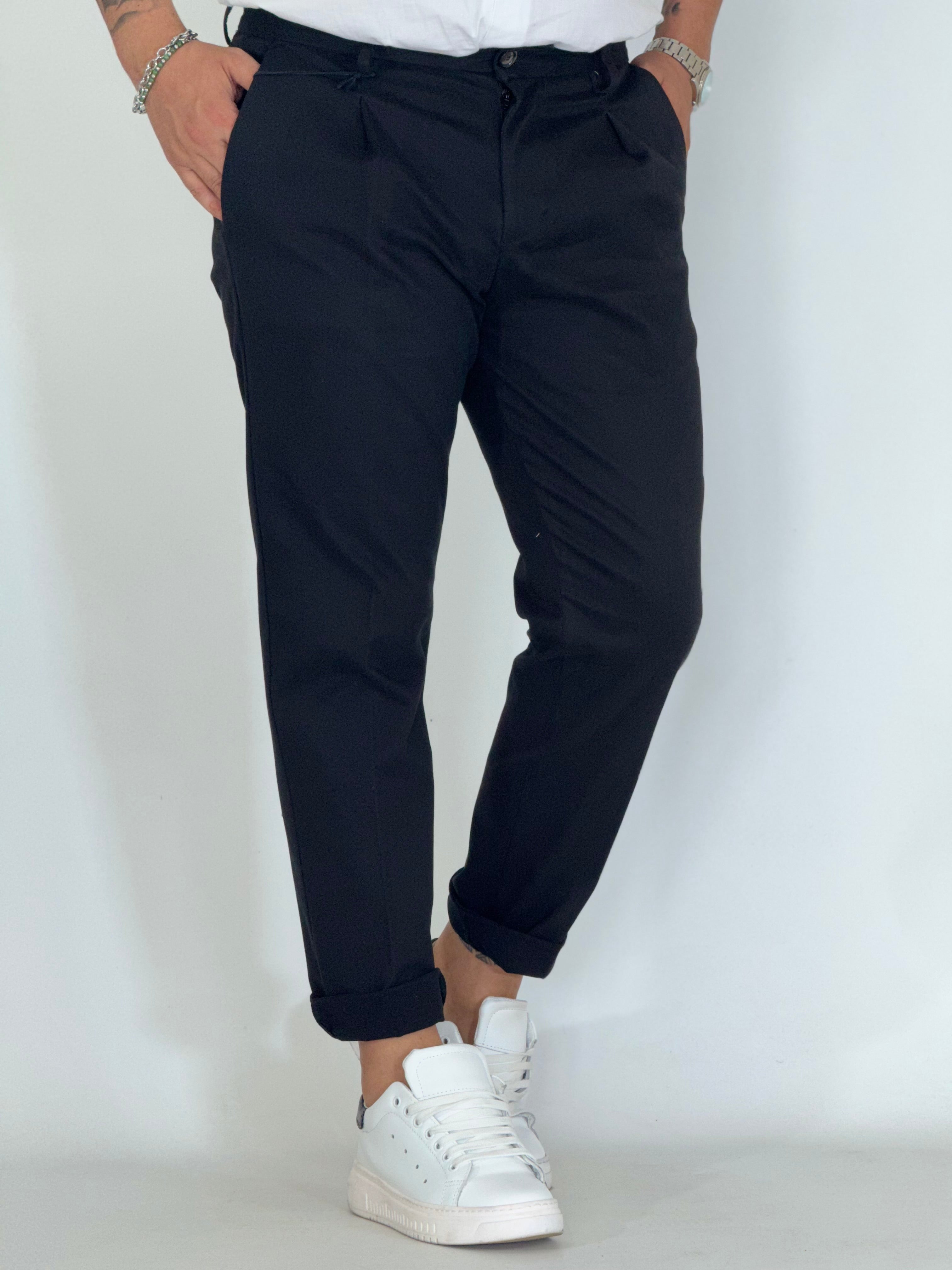 Pantalone slim tapared nero P26