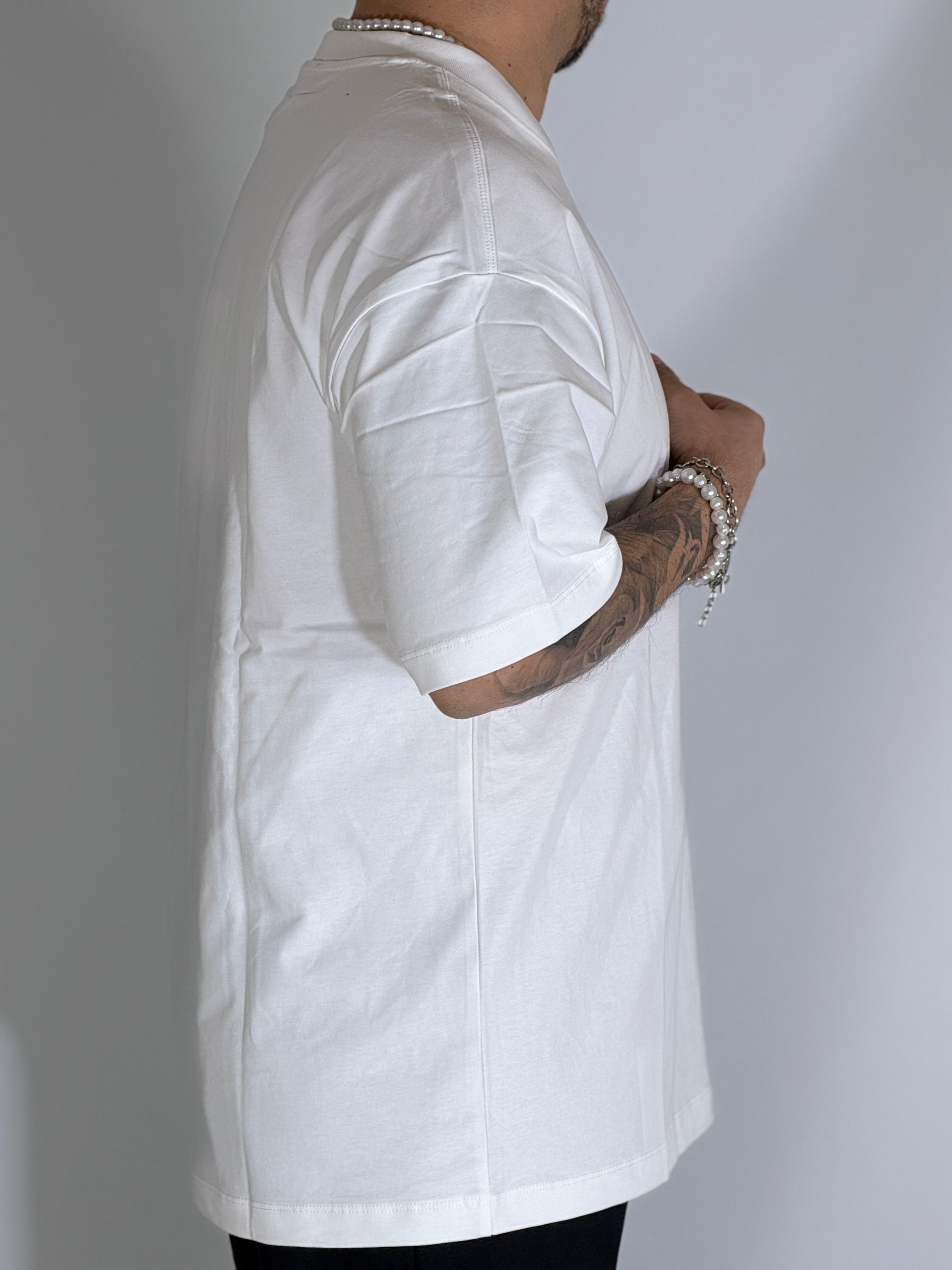 T-Shirt over basic white L814901