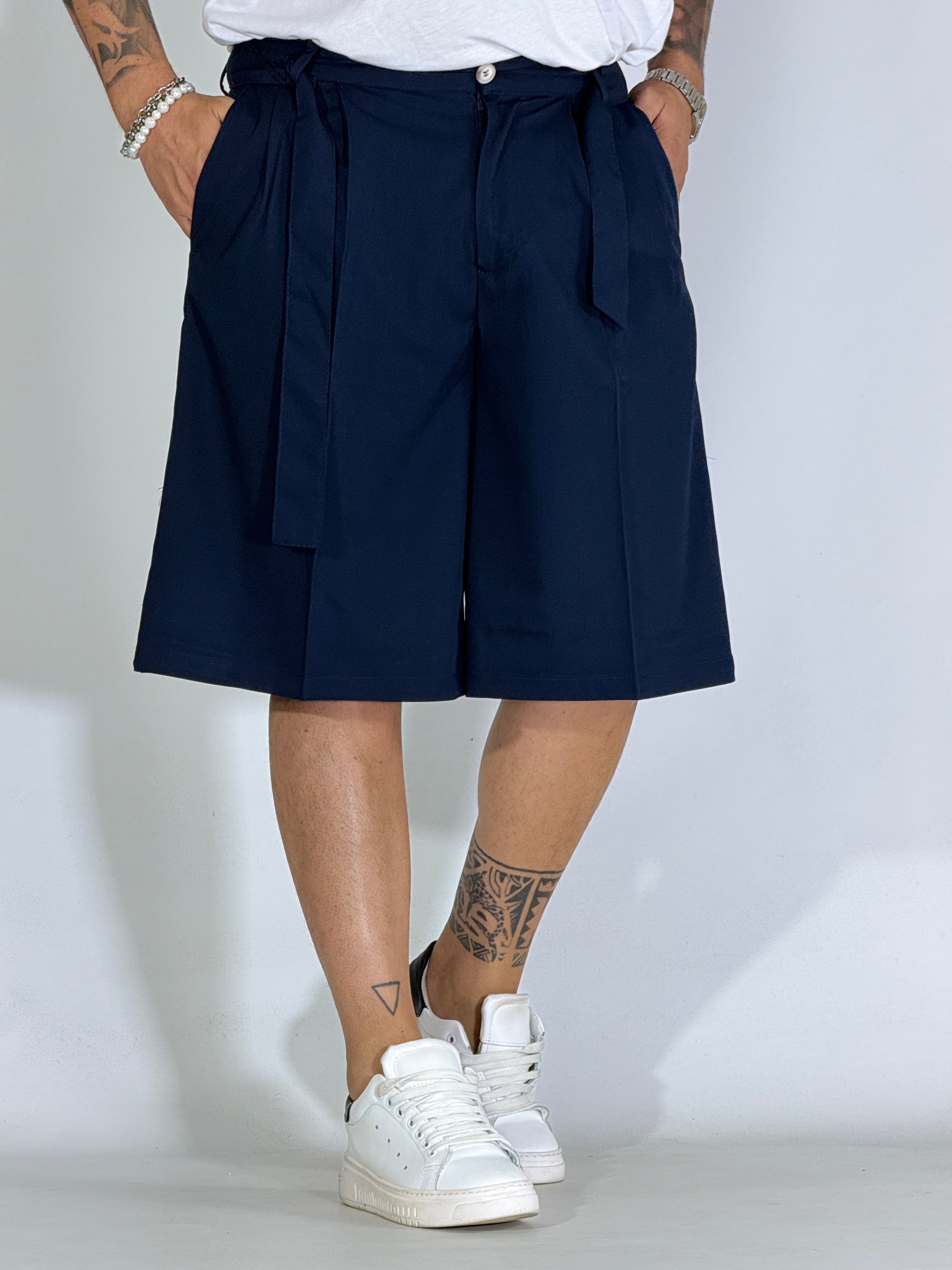 Bermudone con cintura blu GI202506