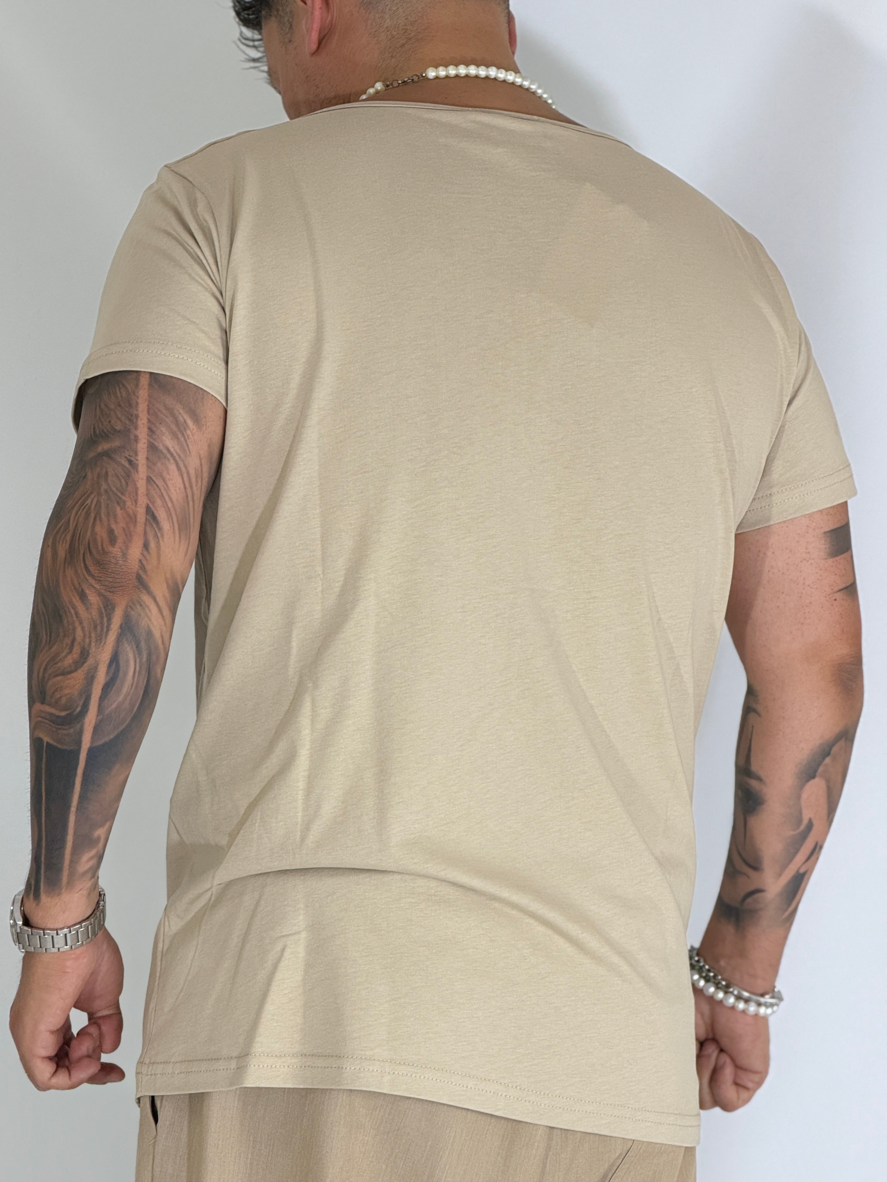 T-shirt scollata beige UM579