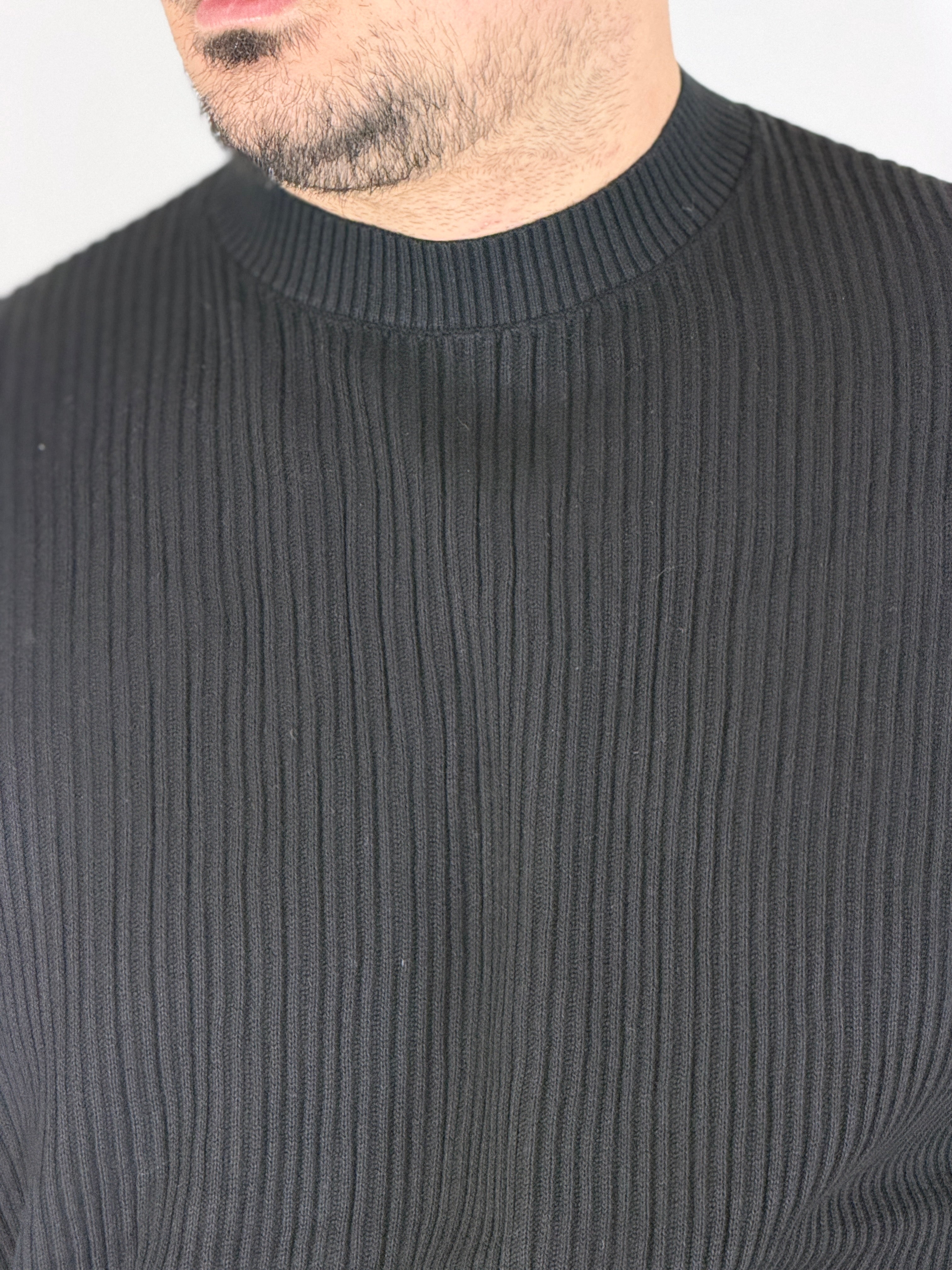 T-shirt a costine nera W86102