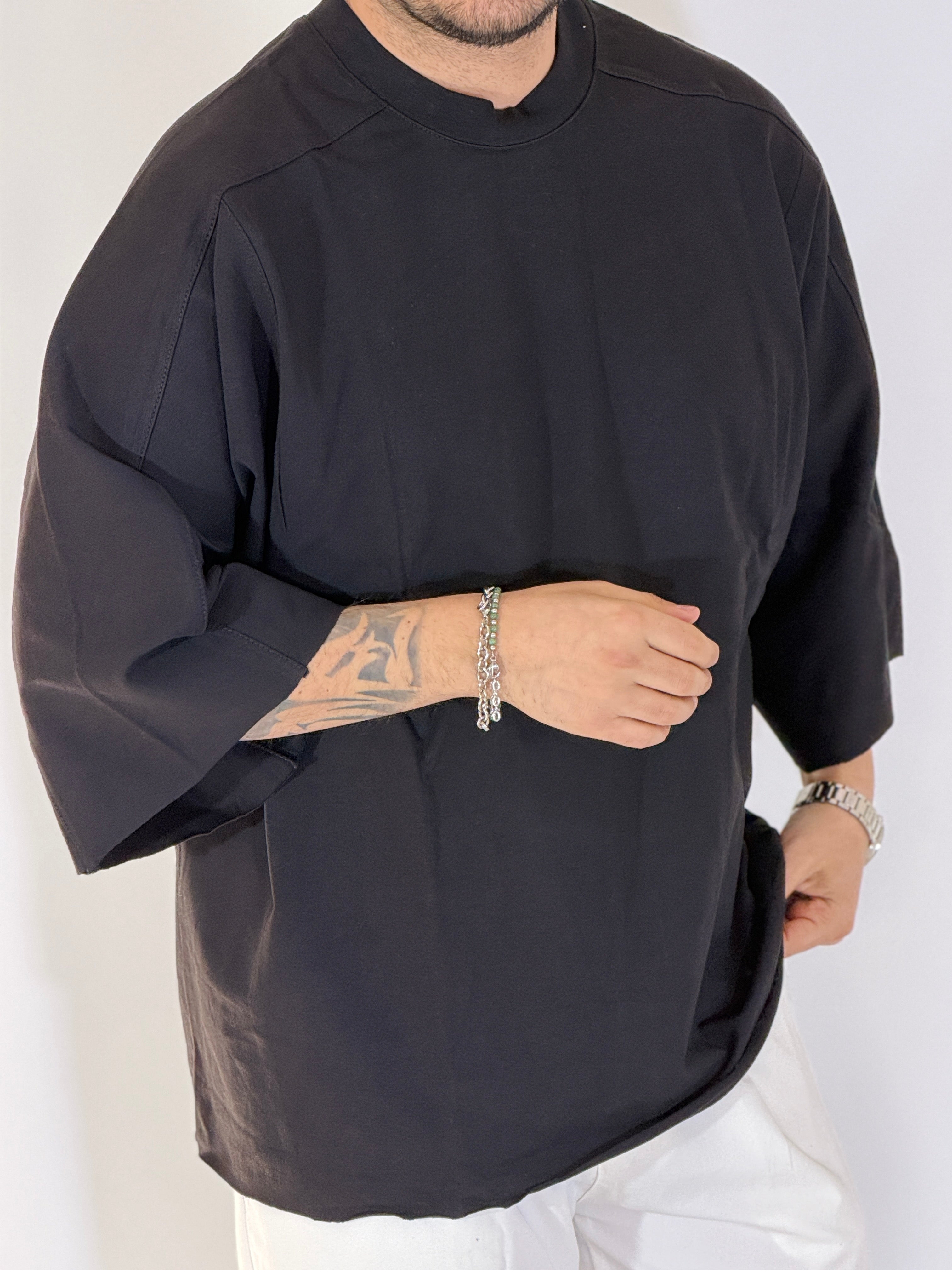 T-shirt over taglio vivo nera HM834