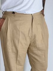 Nomad lino · Pantalone carrot con pince cammello
