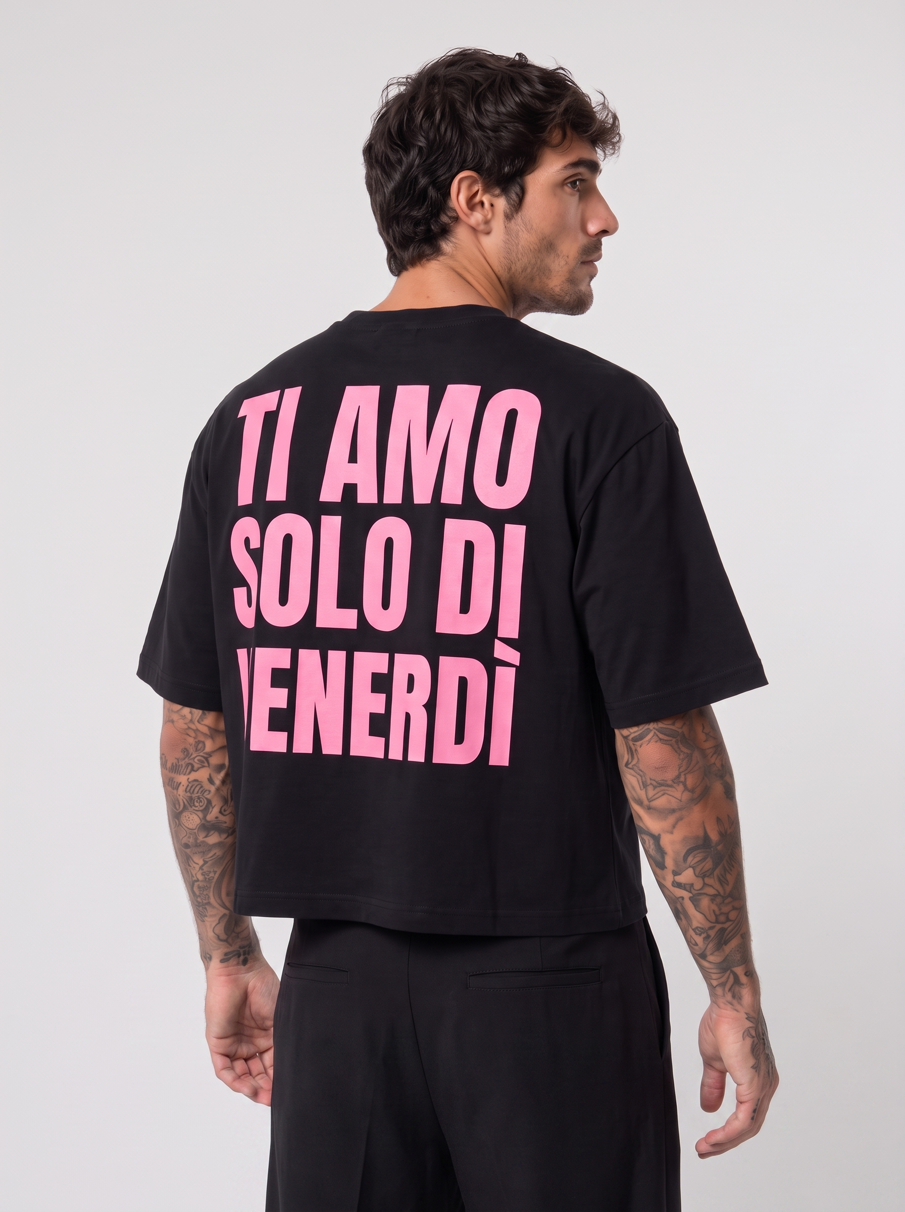 T-shirt crop venerdi nera/rosa 41682
