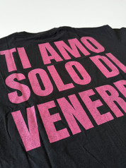 T-shirt crop venerdi nera/rosa 41682