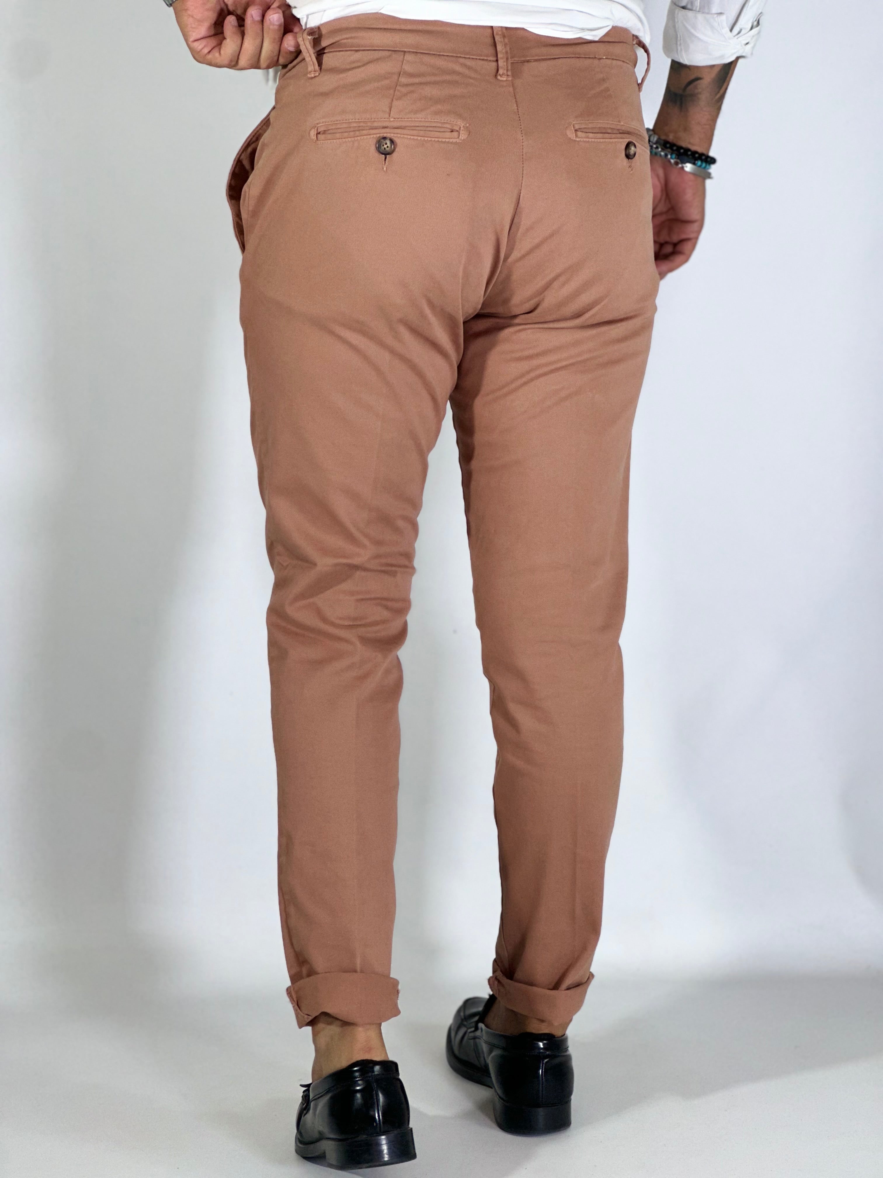 Pantalone slim capri fit mattone GPE400