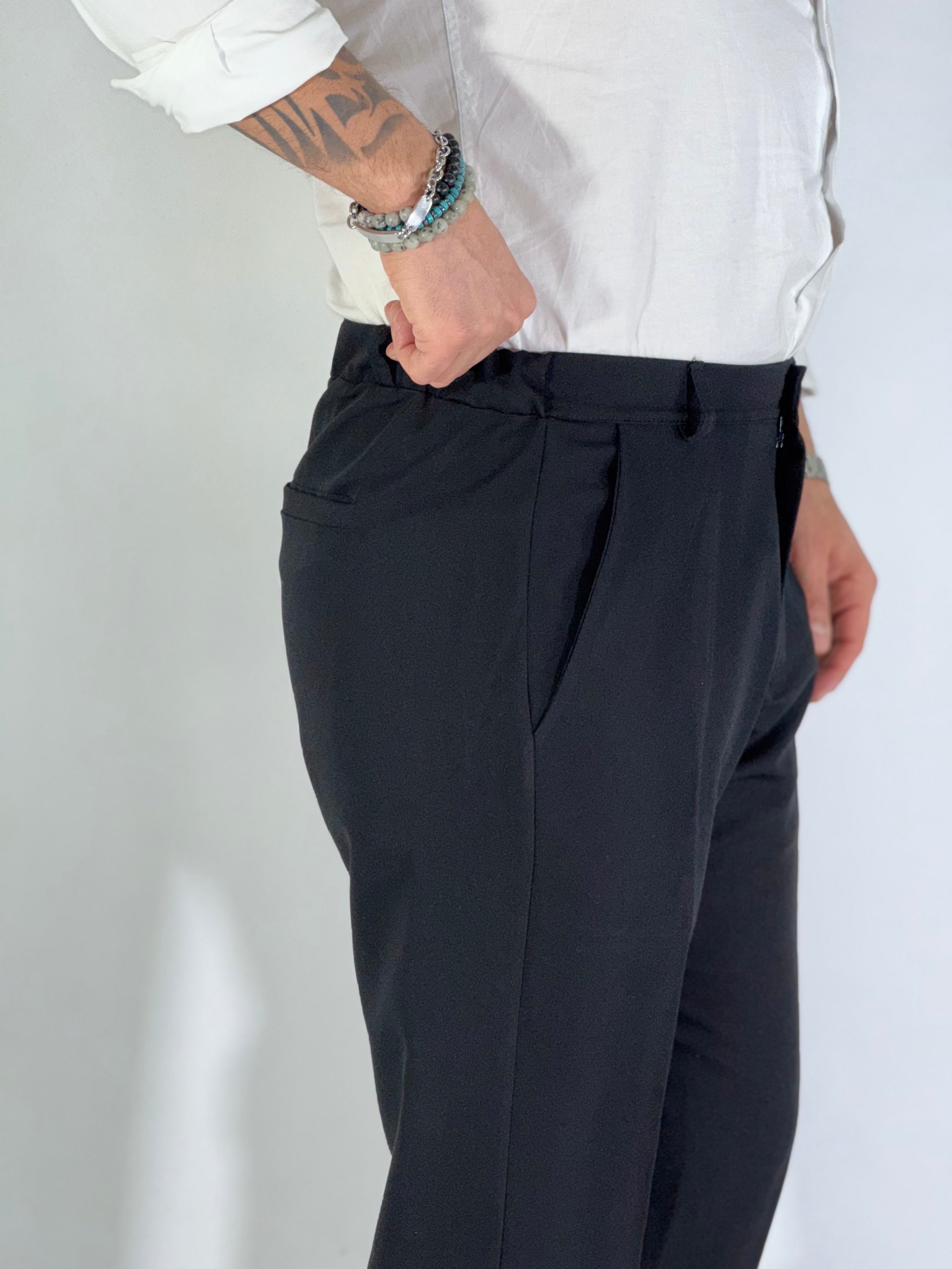 Pantalone nero UM848 bottone a scomparsa