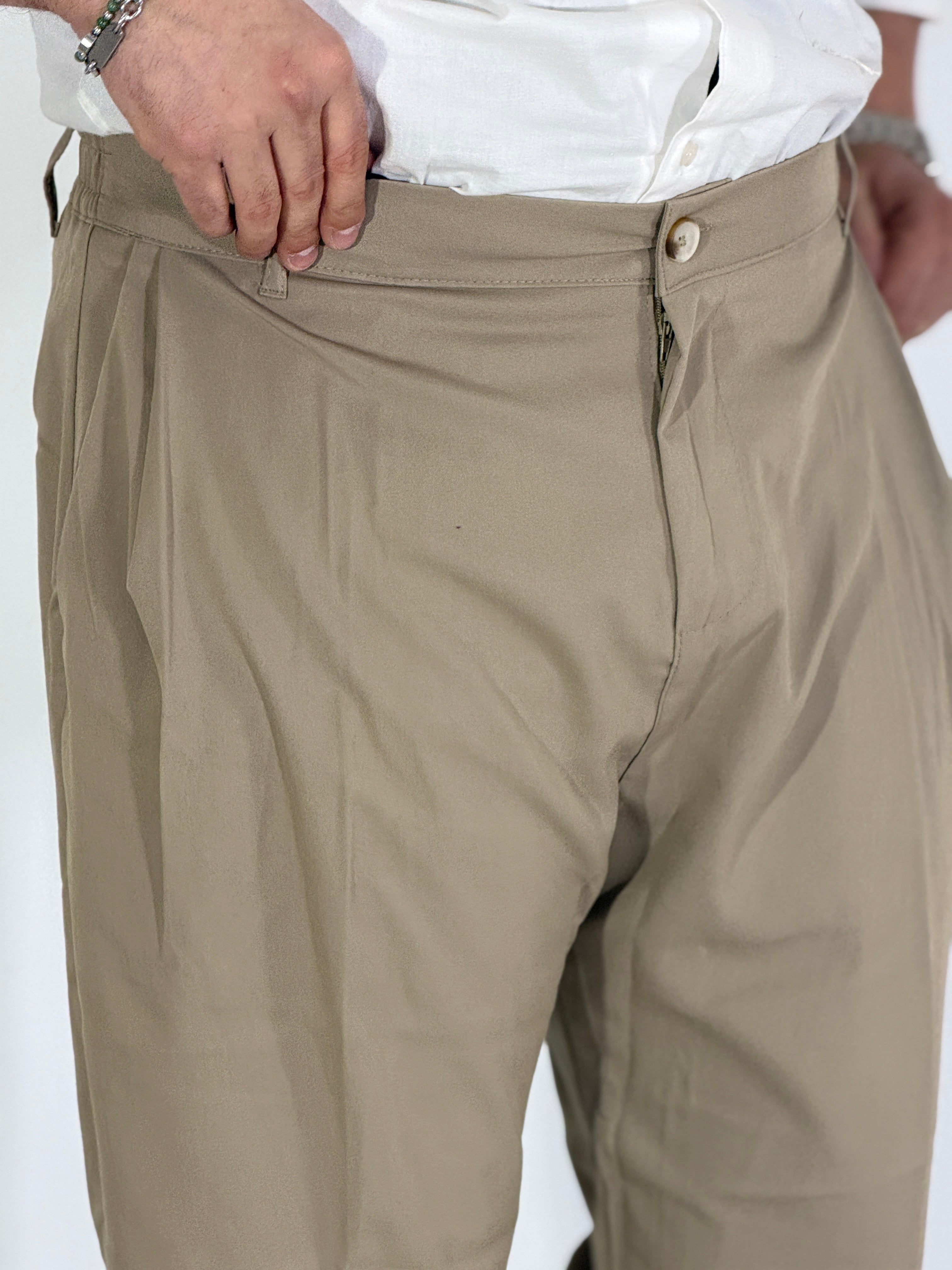 Nomad · Pantalone carrot con pince beige
