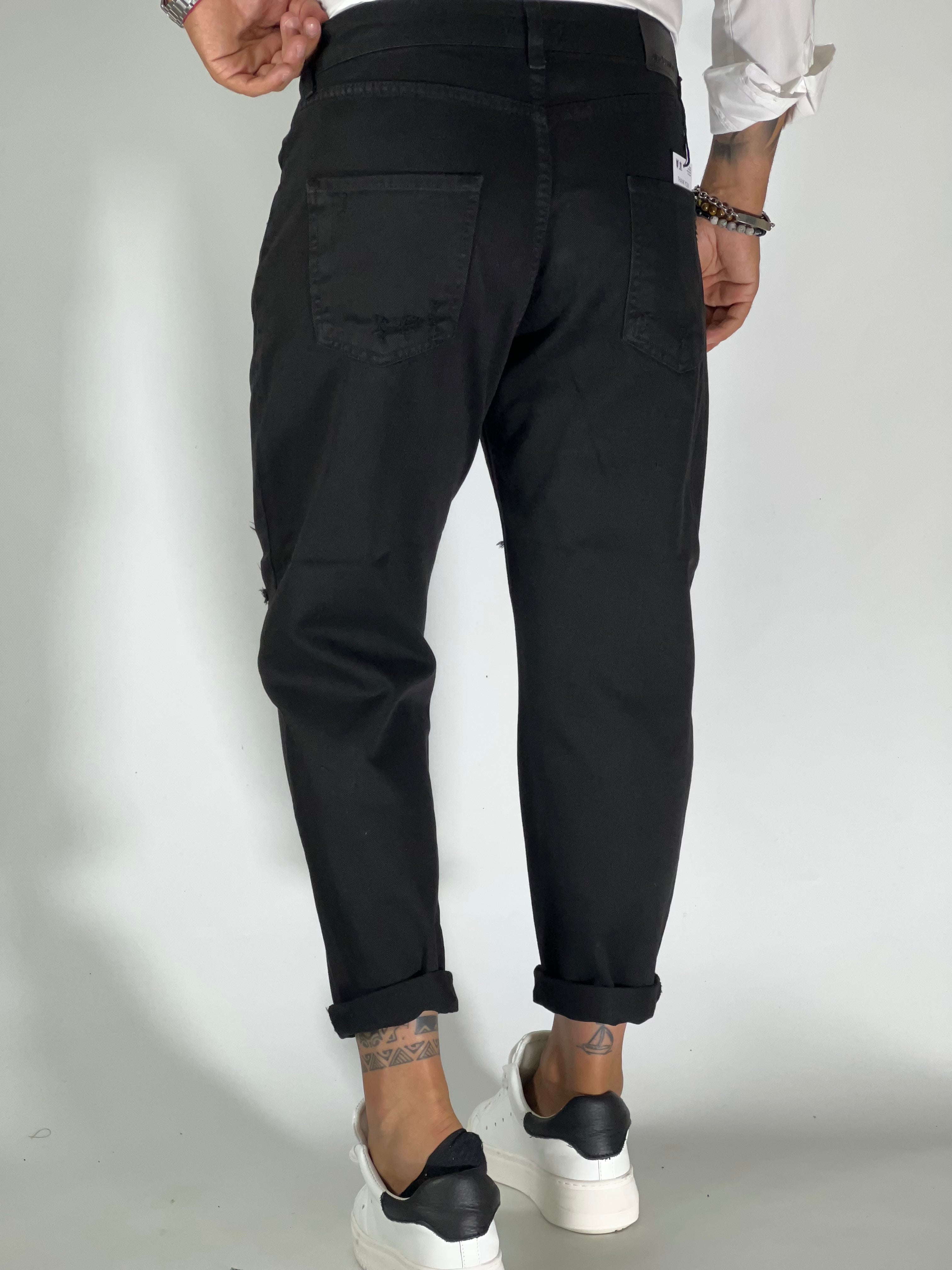 Pantalone loose fit nero GV61