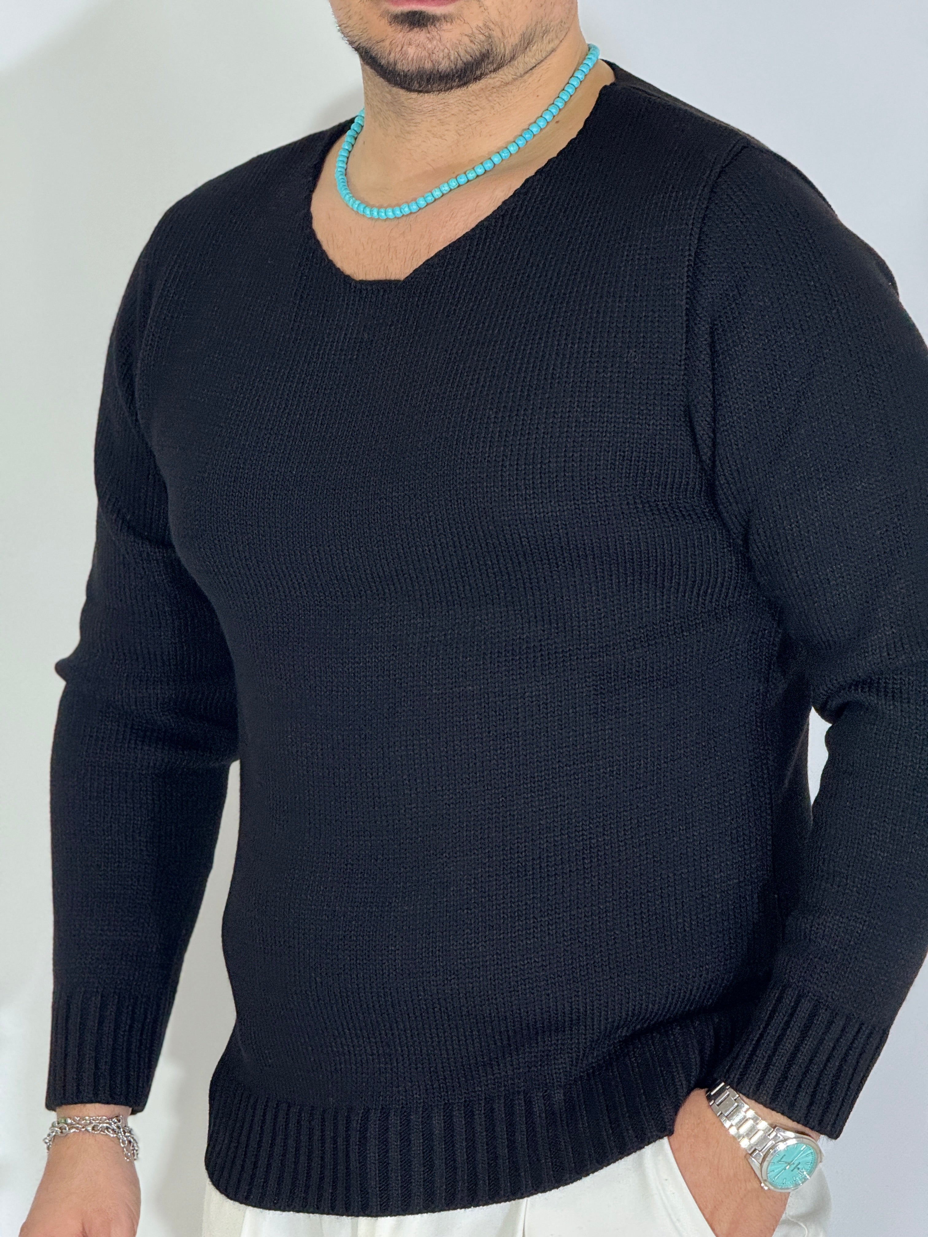 Maglia scollata nera YOKOHAMA