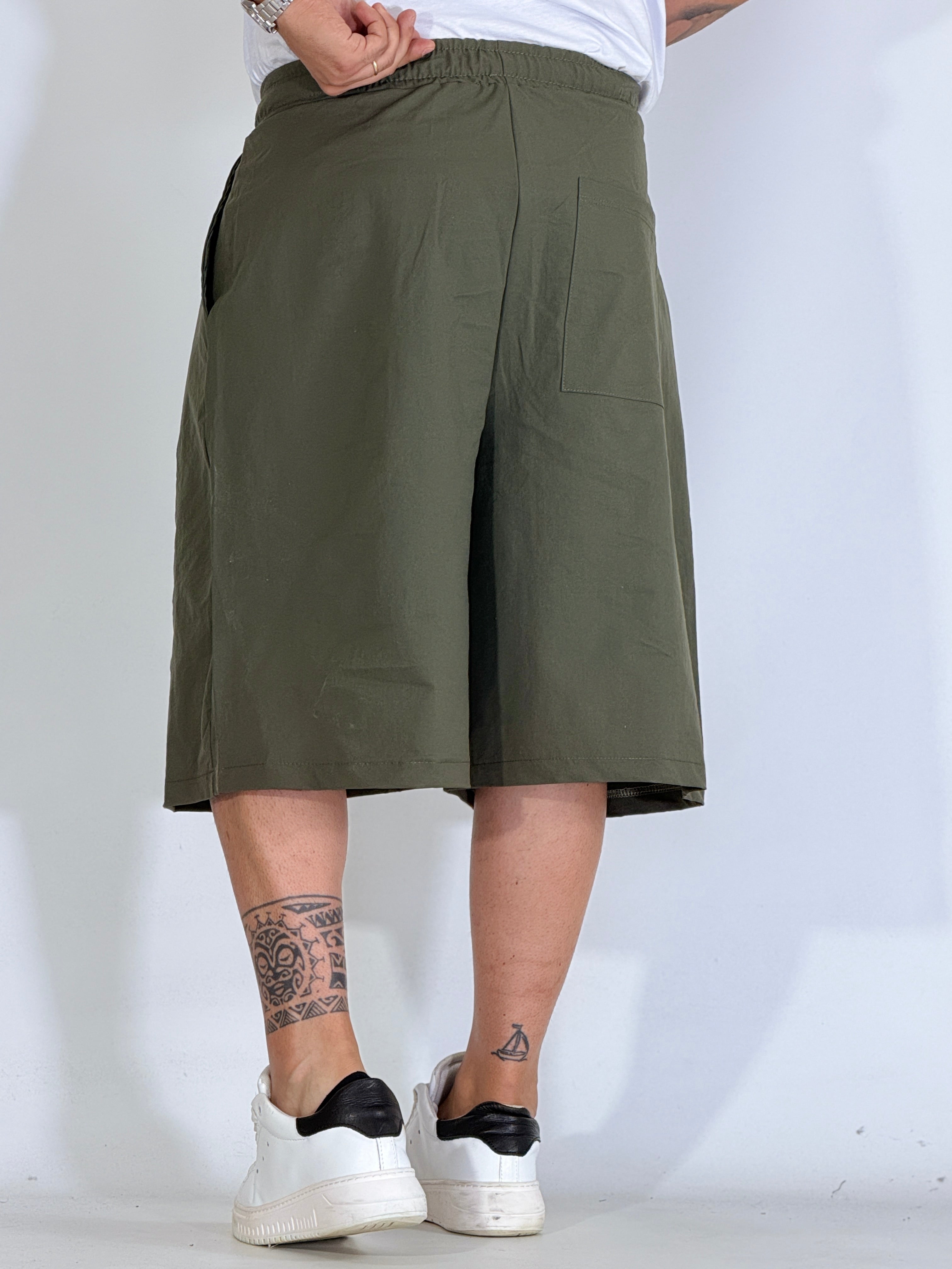 Bermudone con pinces verde REGO10