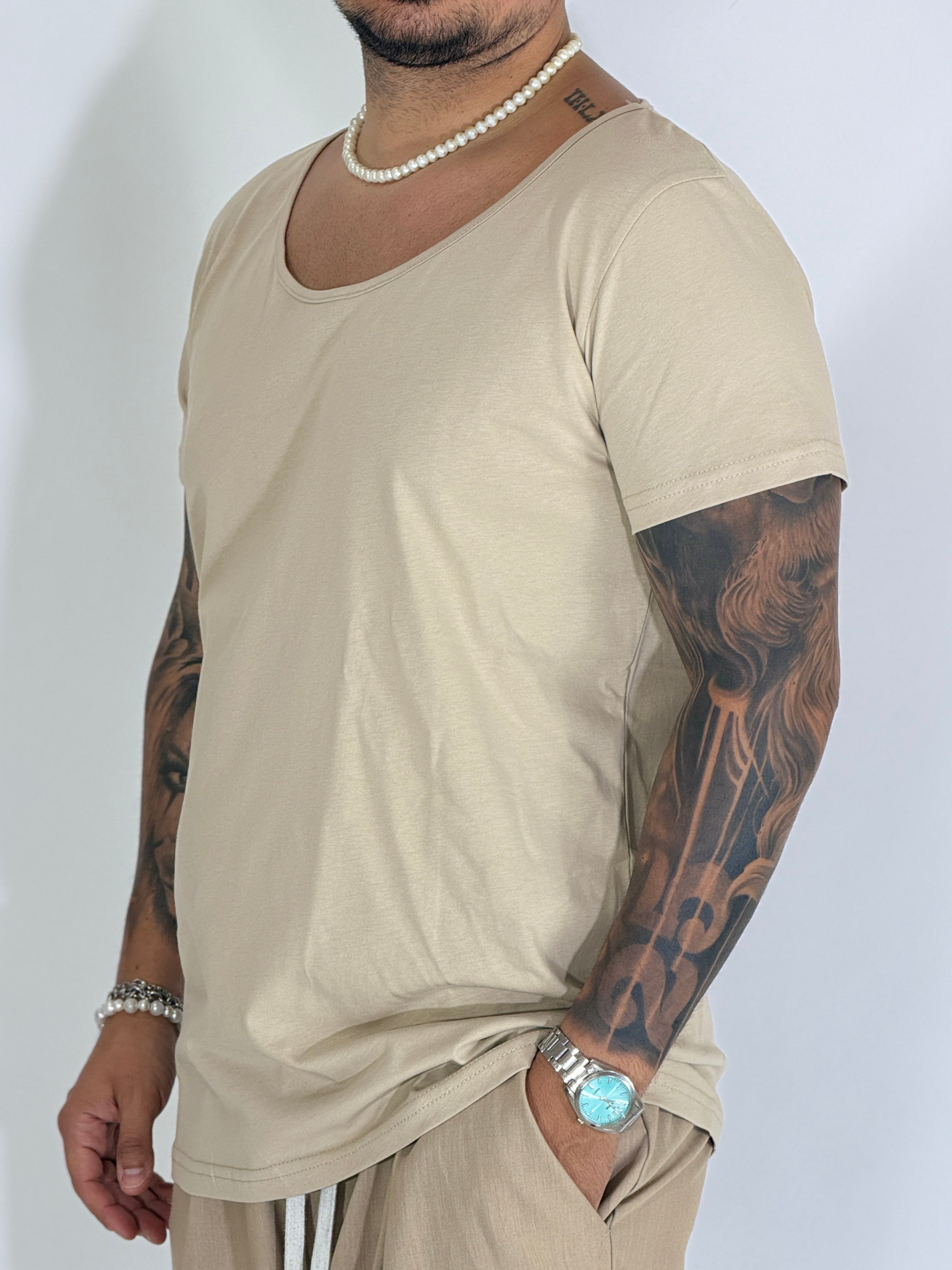 T-shirt scollata beige UM579