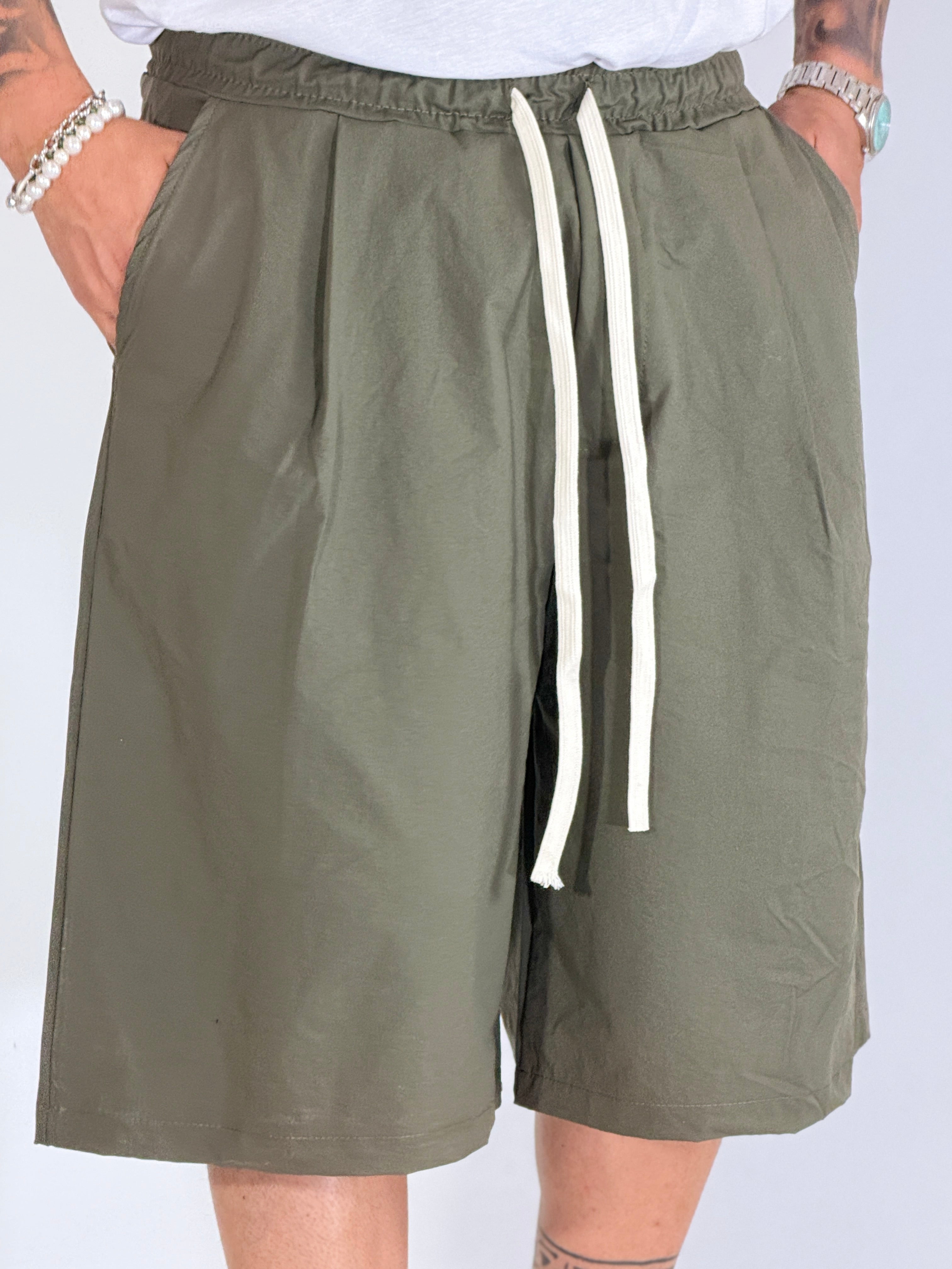 Bermudone con pinces verde REGO10