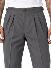 PONCHO Pantalone vita alta con fibbie grigio