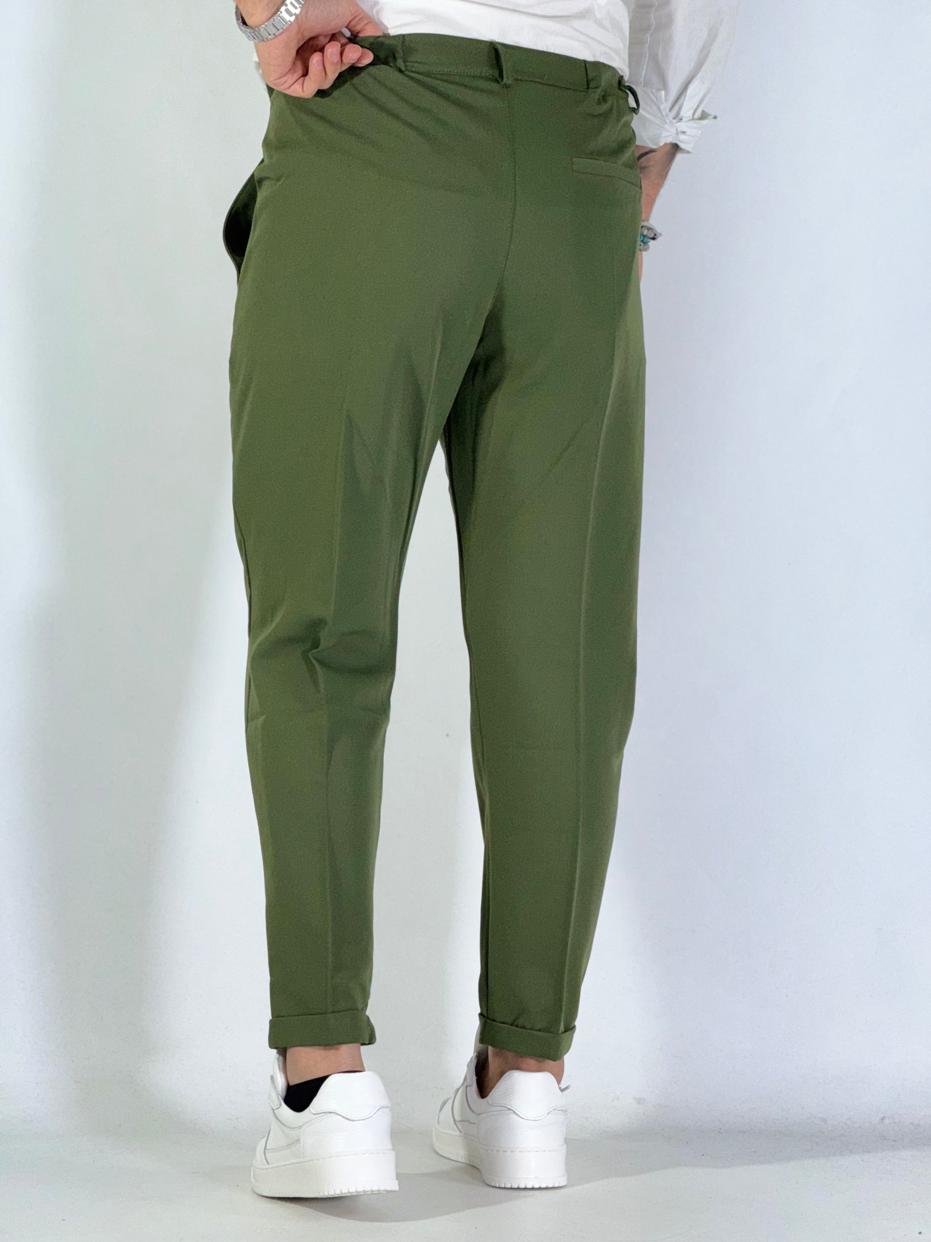 Pantalone verde UM256 bottone a scomparsa