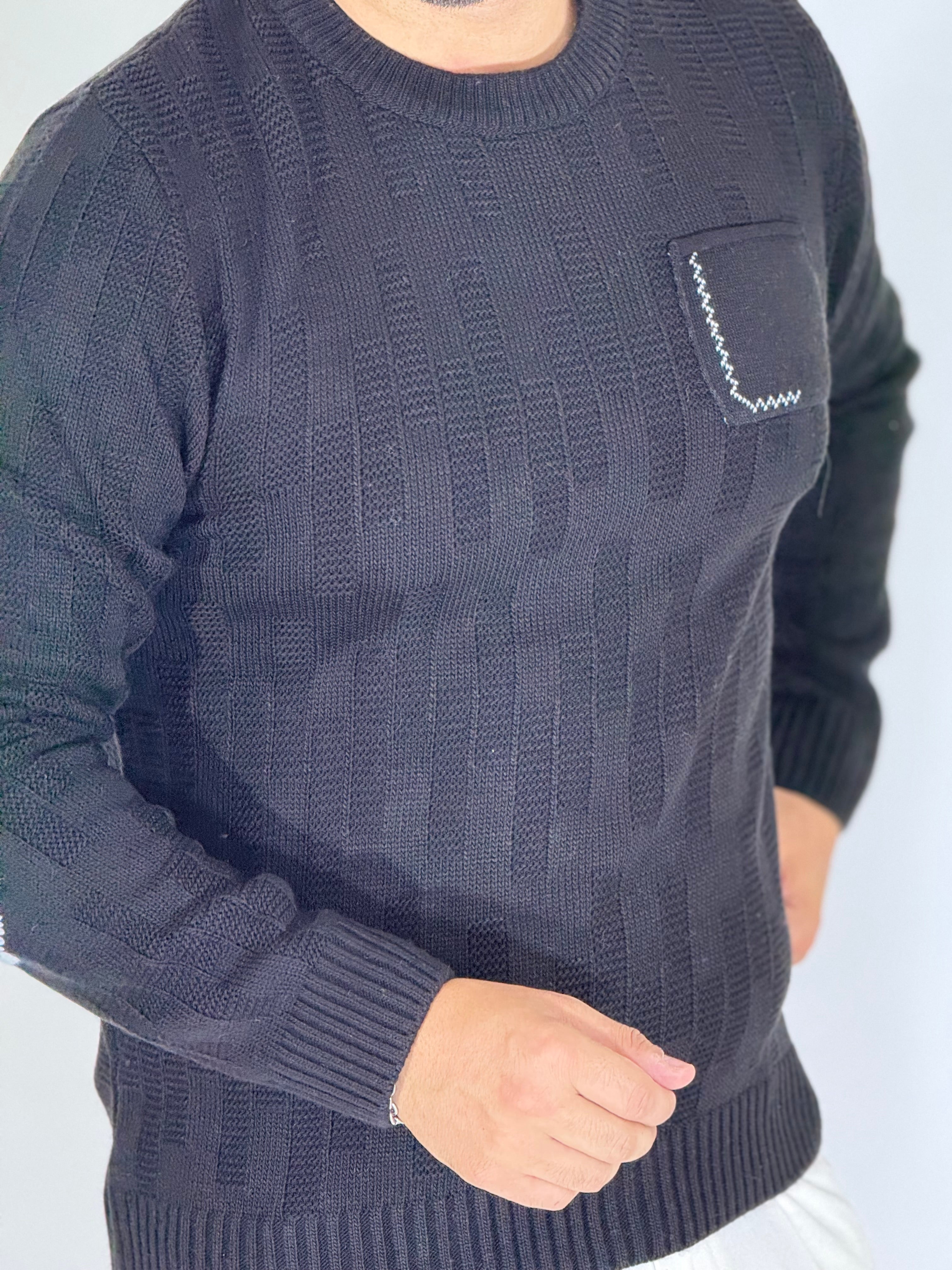 Girocollo toppa ricamato nero BPK2510