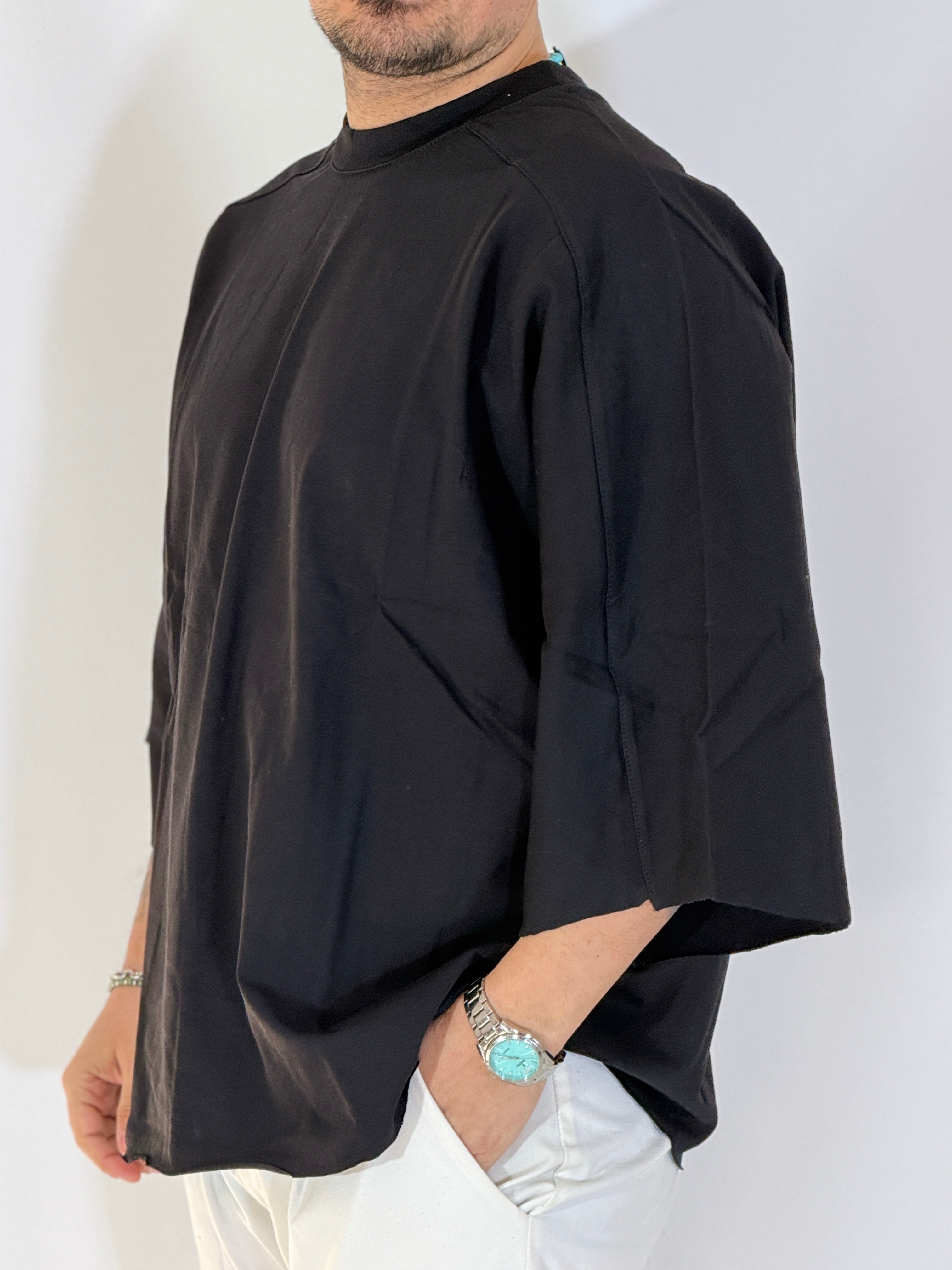T-shirt over taglio vivo nera HM834