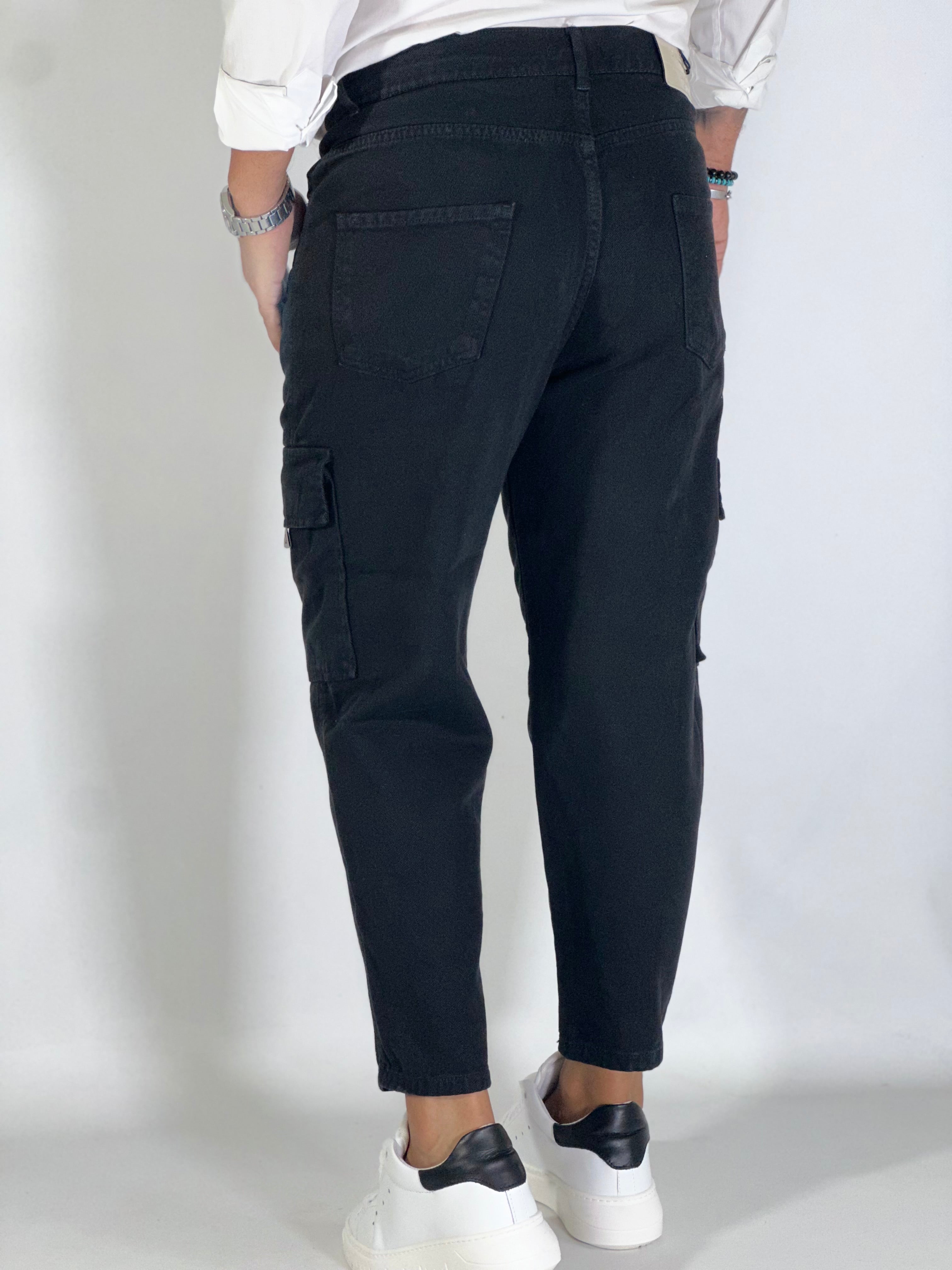 Pantalone loose fit cargo nero HARLEM