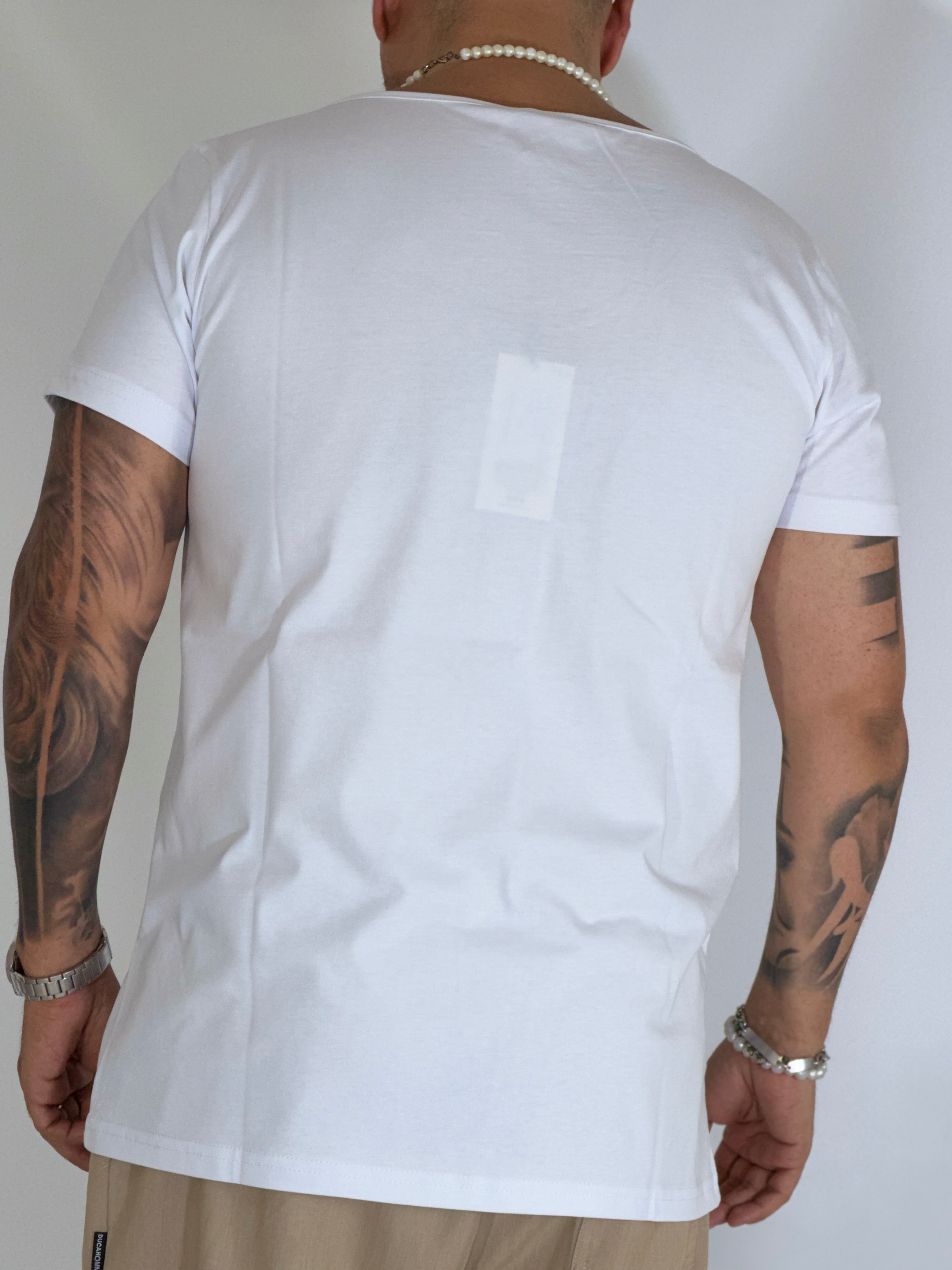 T-shirt scollata bianca UM579
