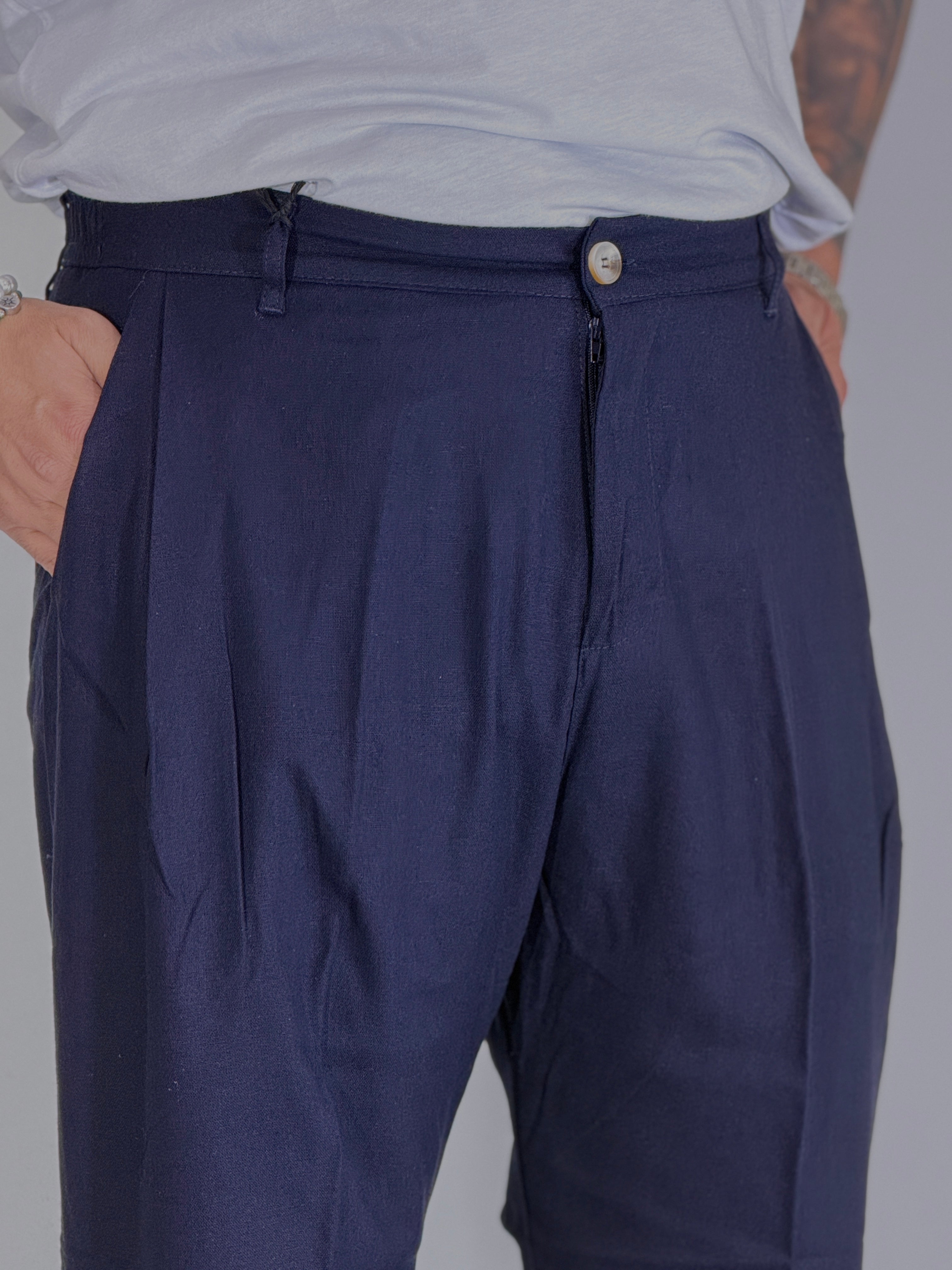 Nomad lino · Pantalone carrot con pince blu