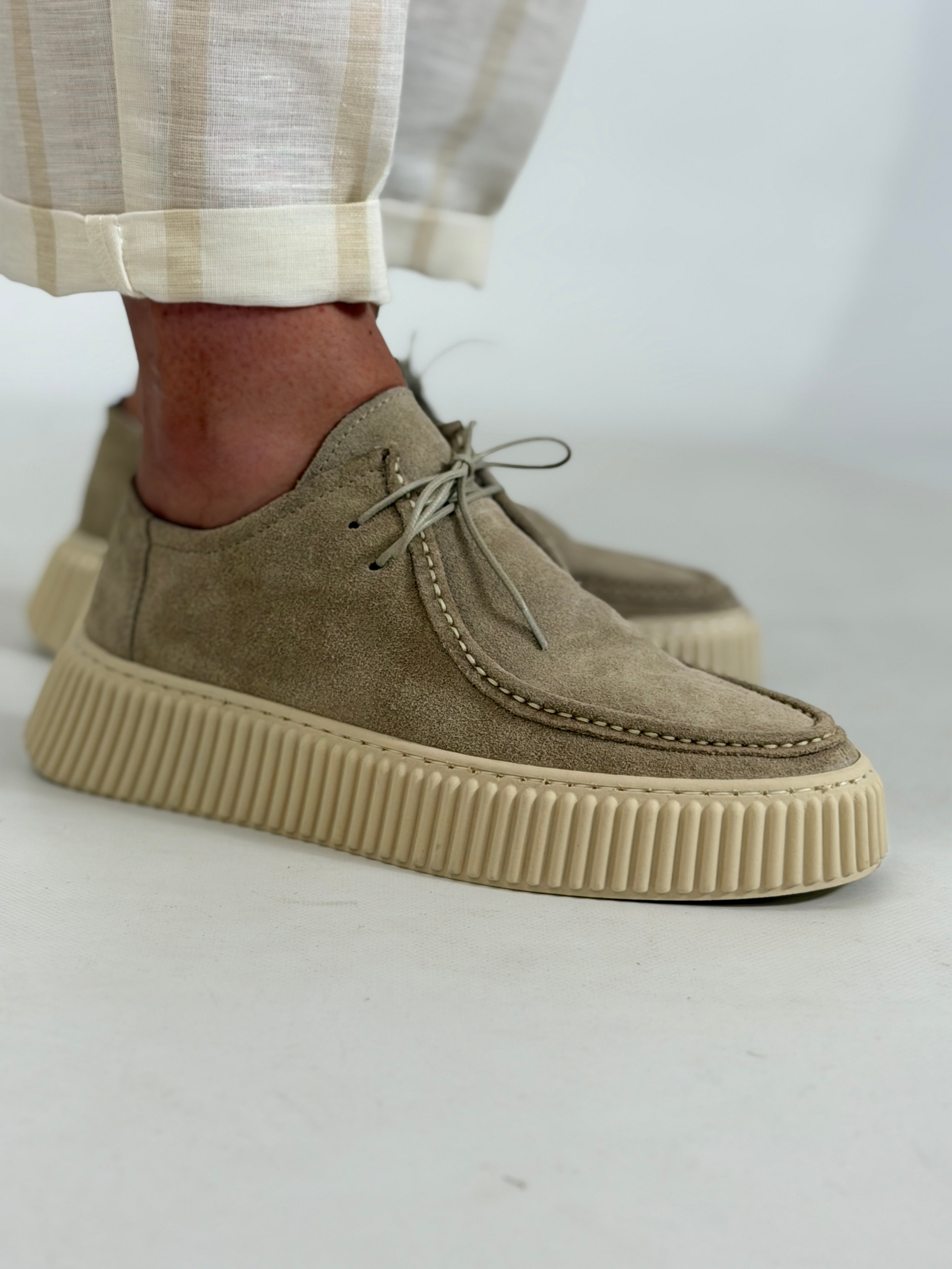 Scarpa mocassino fondo rigato beige VT73