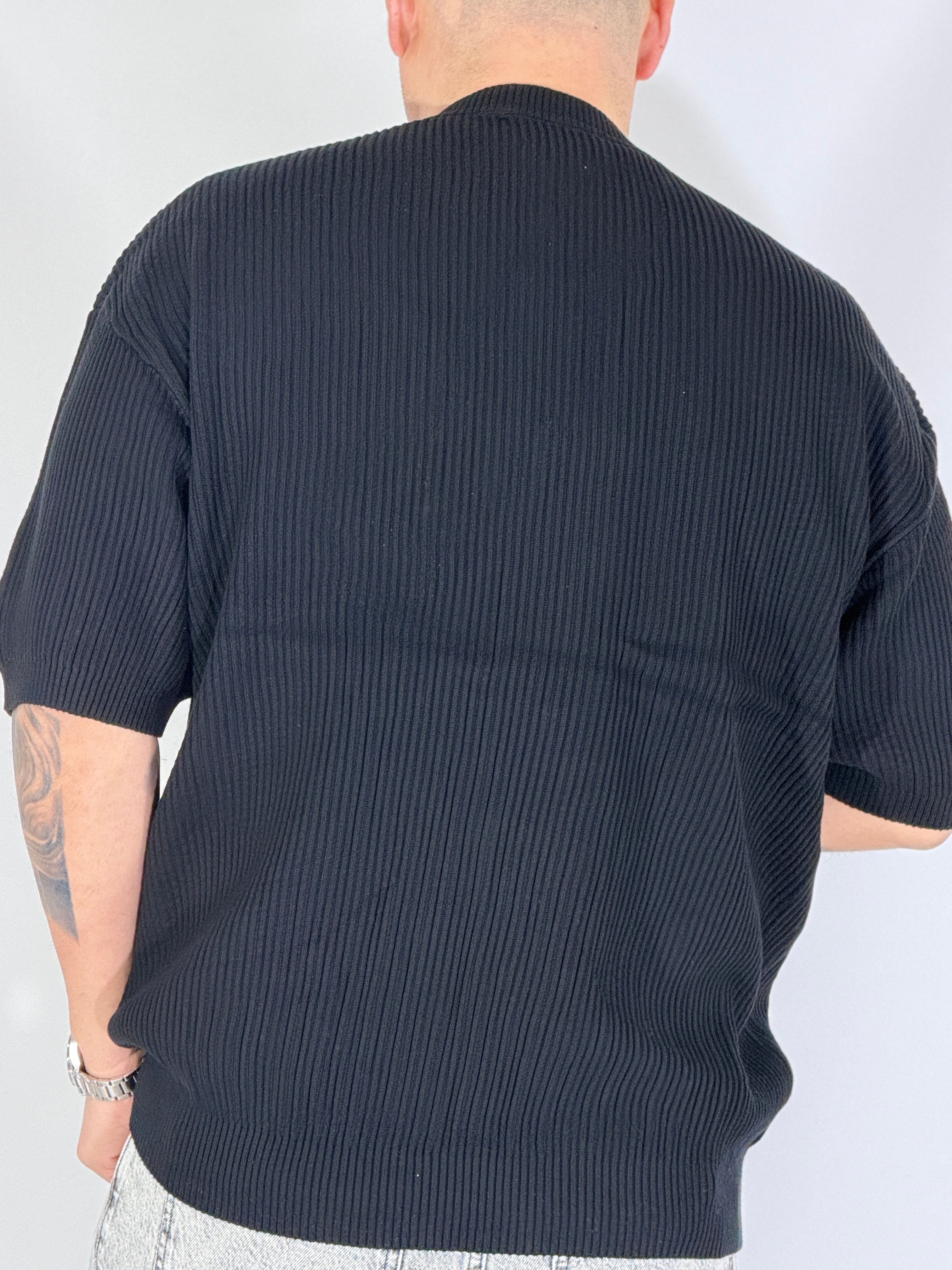 T-shirt a costine nera W86102