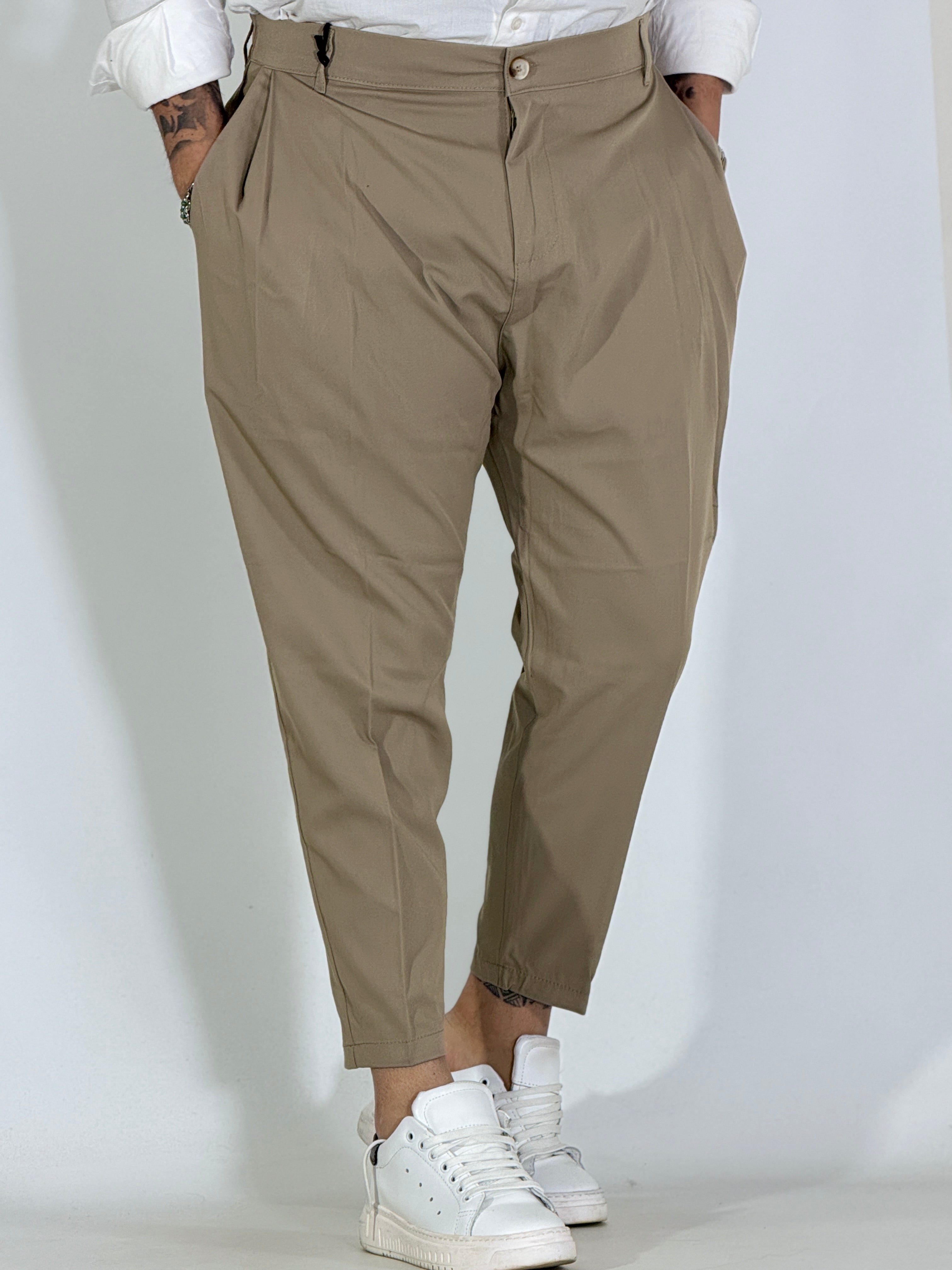 Nomad · Pantalone carrot con pince beige
