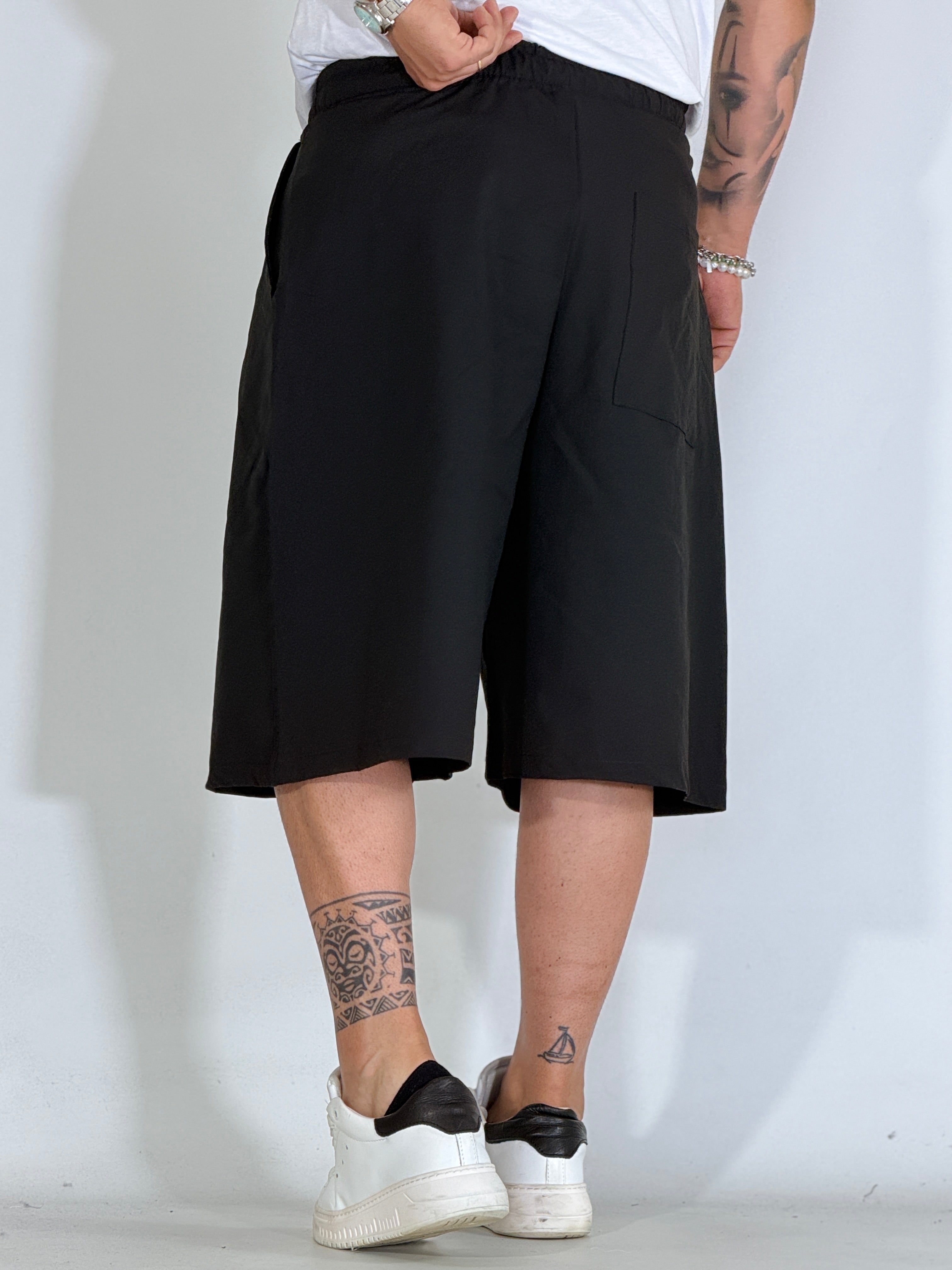 Bermudone con pinces nero REGO10