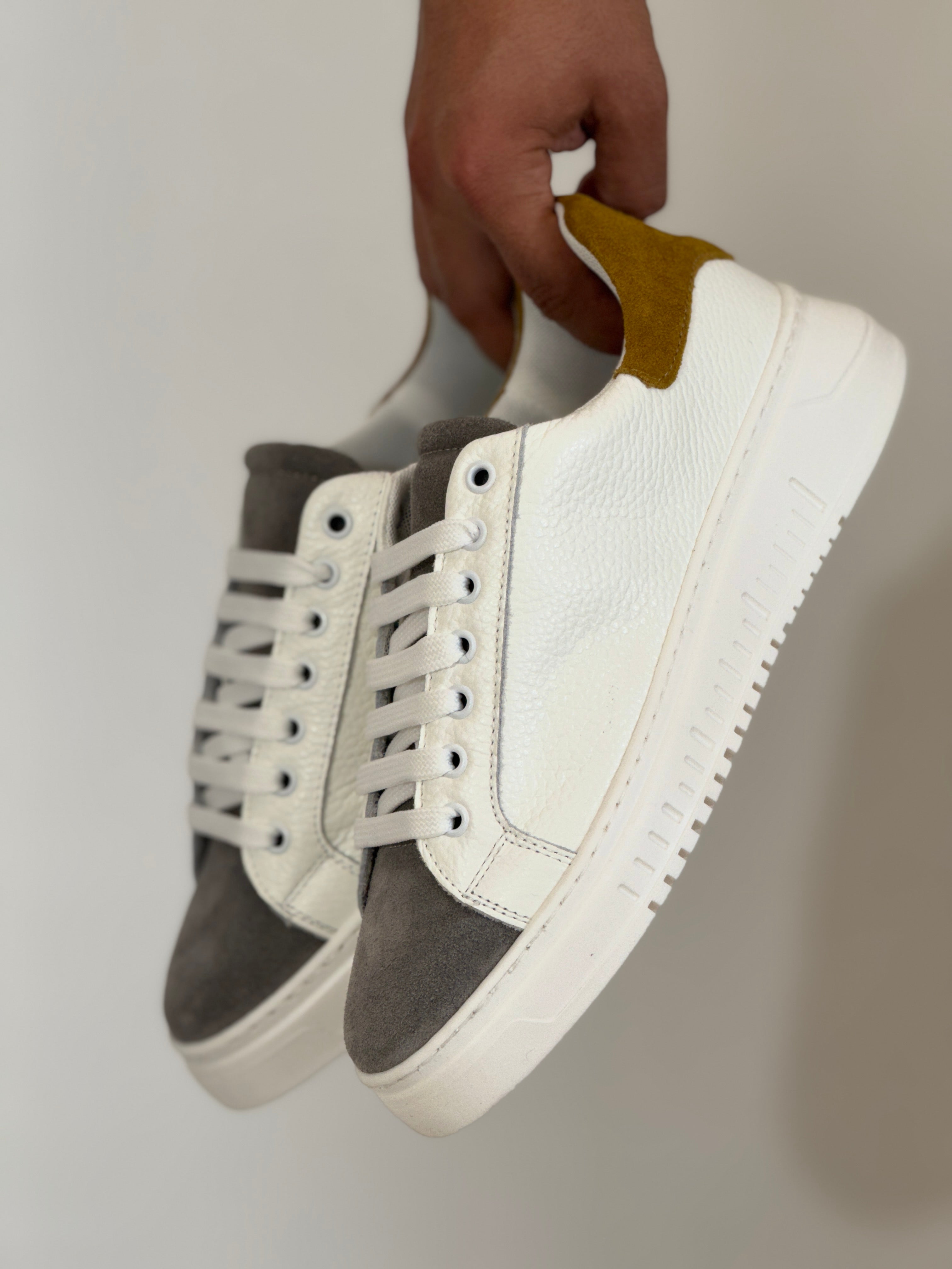 Scarpa somart bottolato ocra AR01