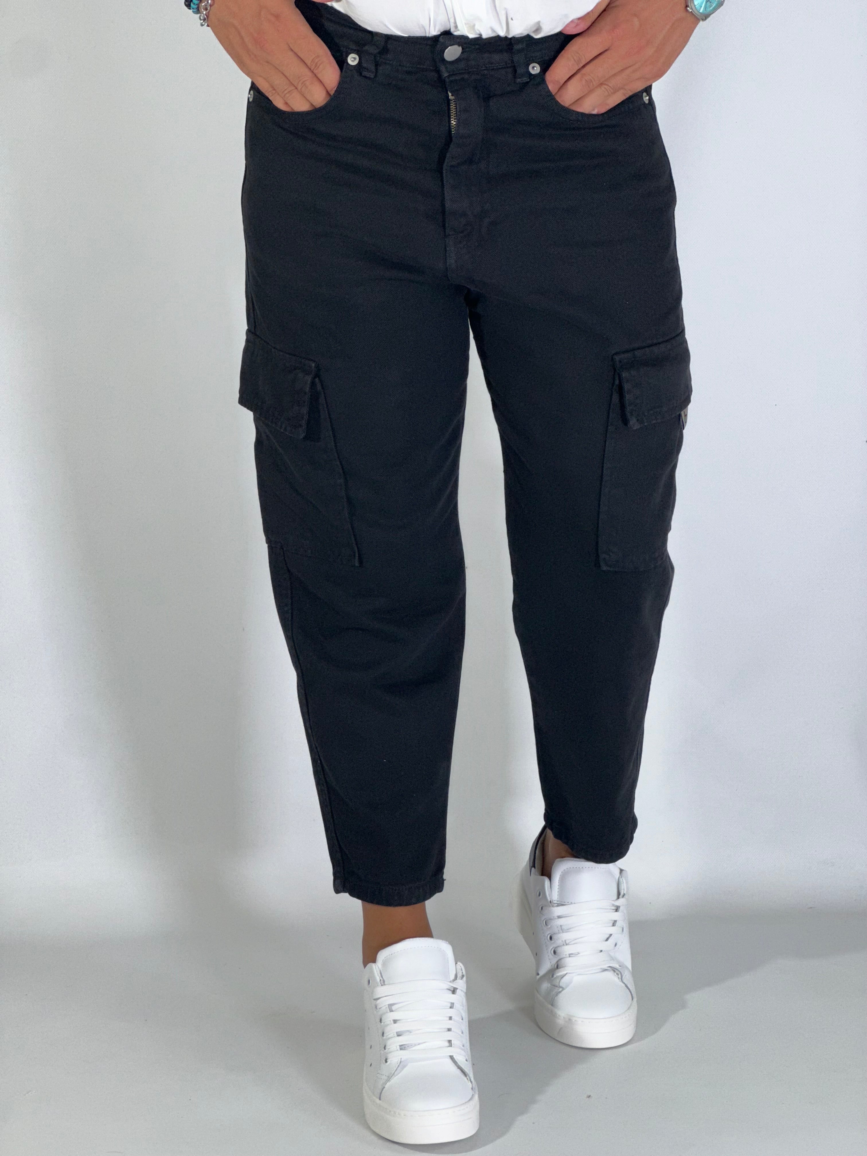 Pantalone loose fit cargo nero GA/1424